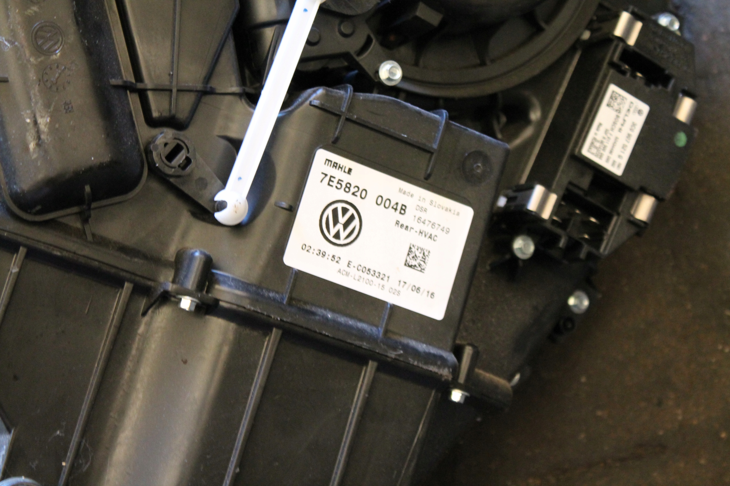 3551. heater heating rear part VW T5 T6 7E5820004B