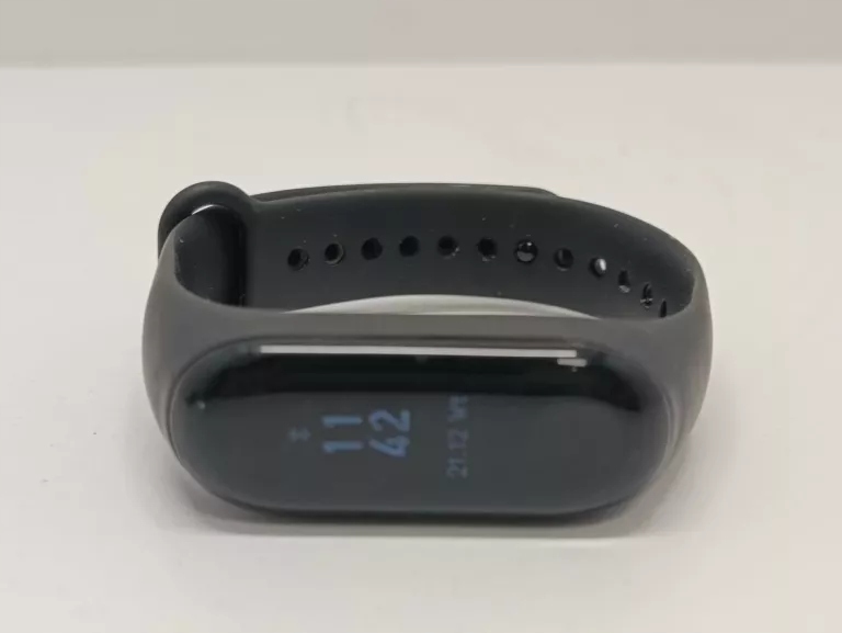 Xiaomi Mi Band 4 - Smart Fitness Bracelet Black : : Sports et  Loisirs