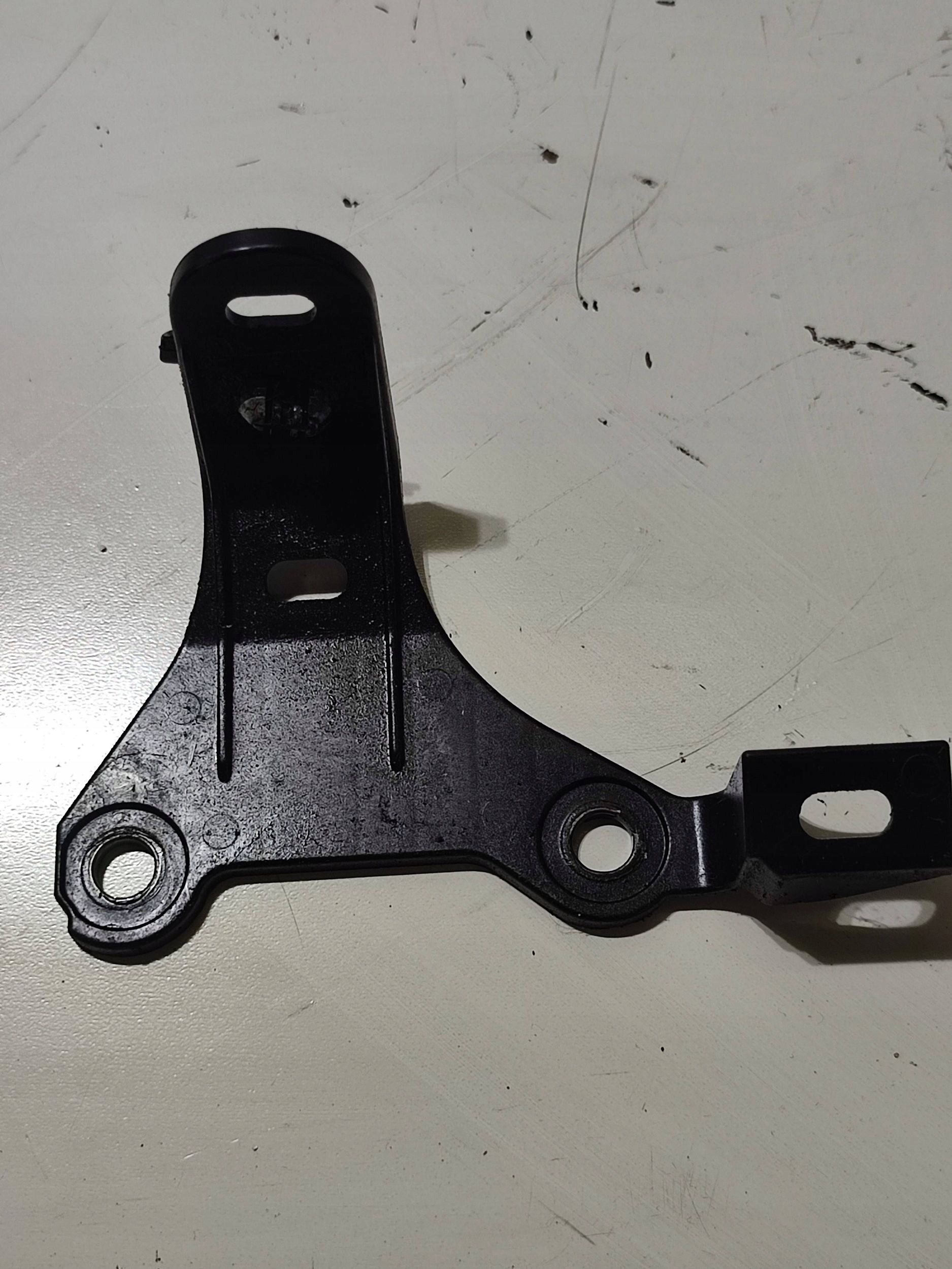Peugeot 2008 II 2020 console bracket
