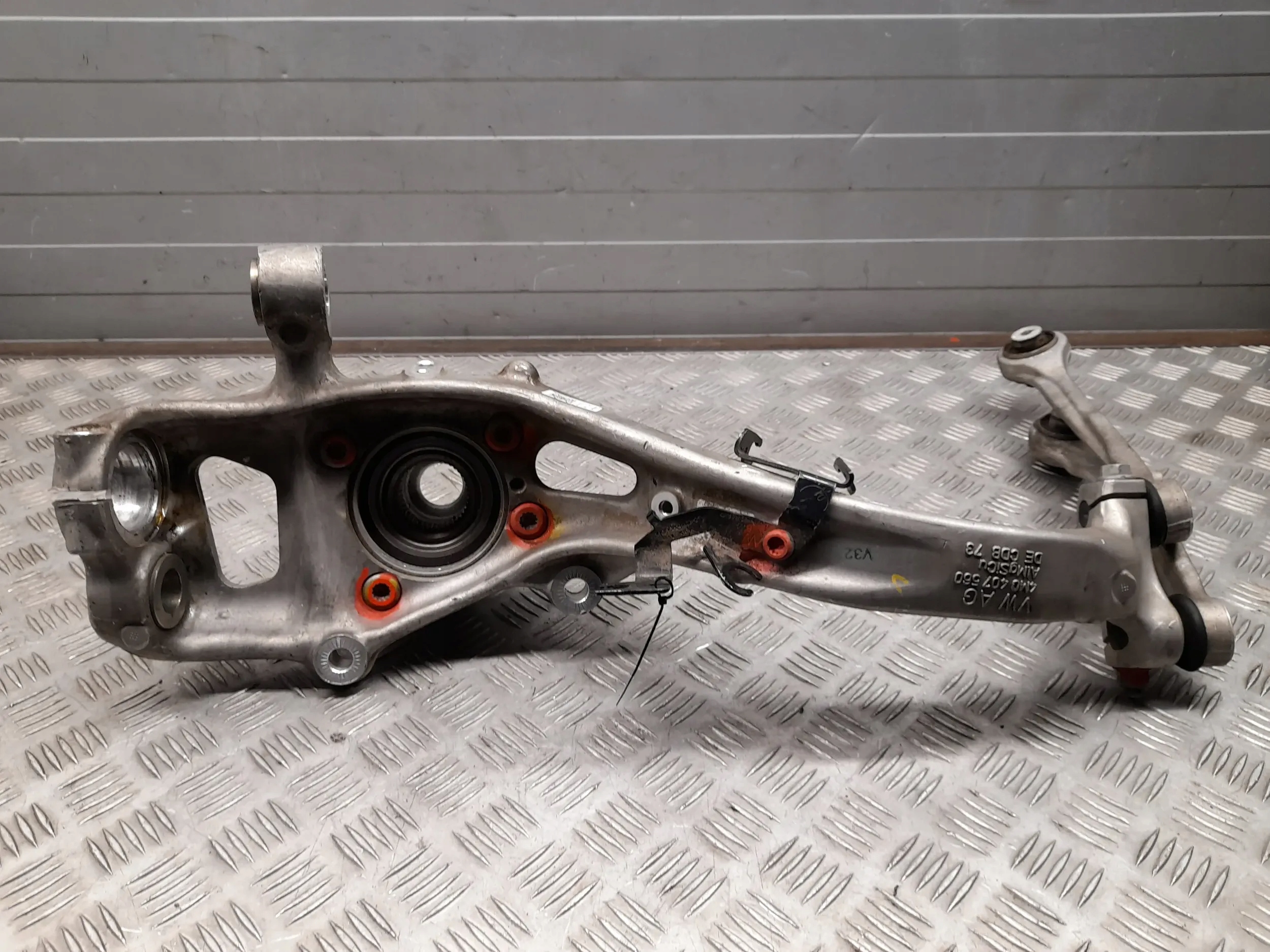 Audi Q7 4Mm0407560 Перед сторона права Подшипника и ступицы седло