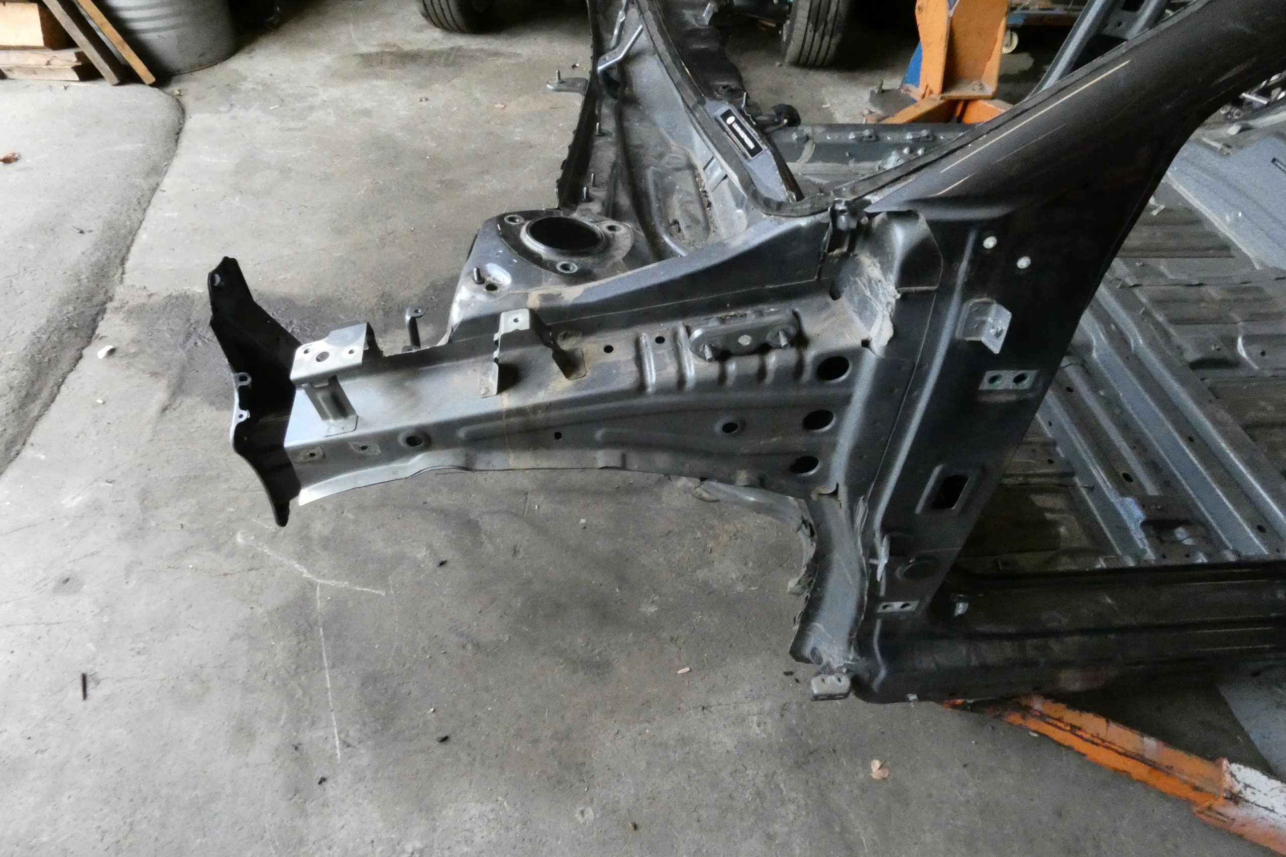 quarter FARTUCH left left front front MG MG4 2022-2025
