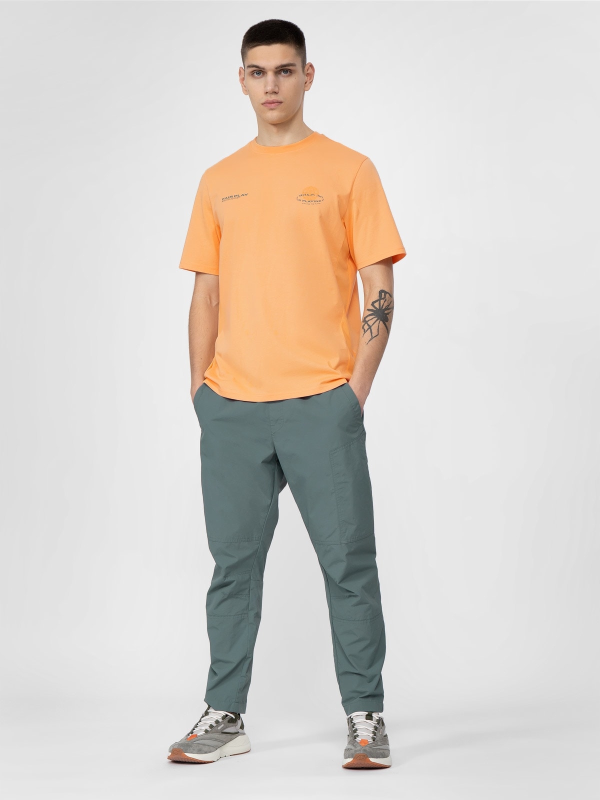 

Spodnie 4F joggery 4FSS22TTROM106-46S-XL