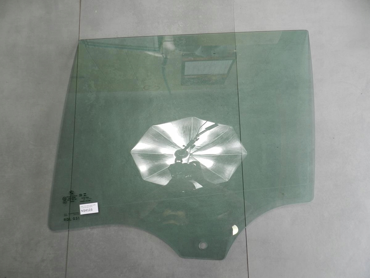 BMW 5 G31 заднє ліве скло 2017