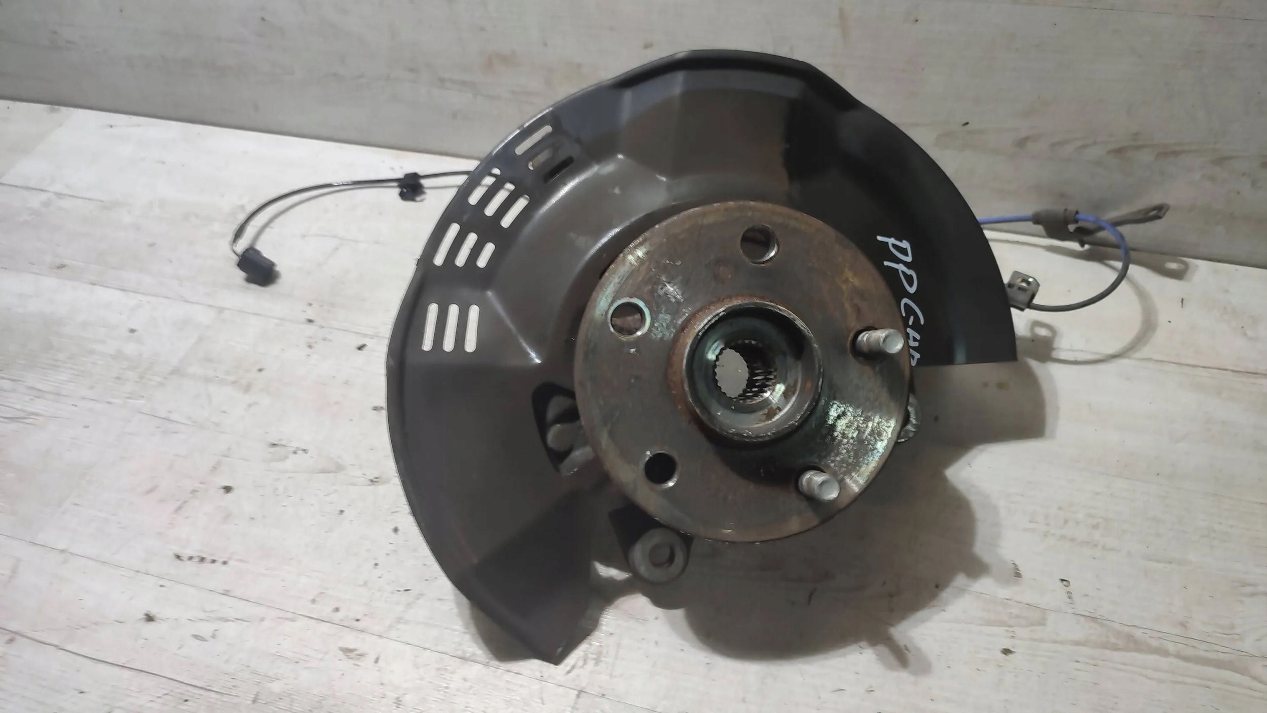Toyota C-HR and 2019 front side right swing wheels