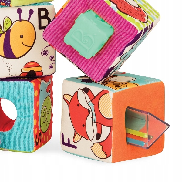 

B.Toys Klocki sensoryczne z sorterami aBc 6m+