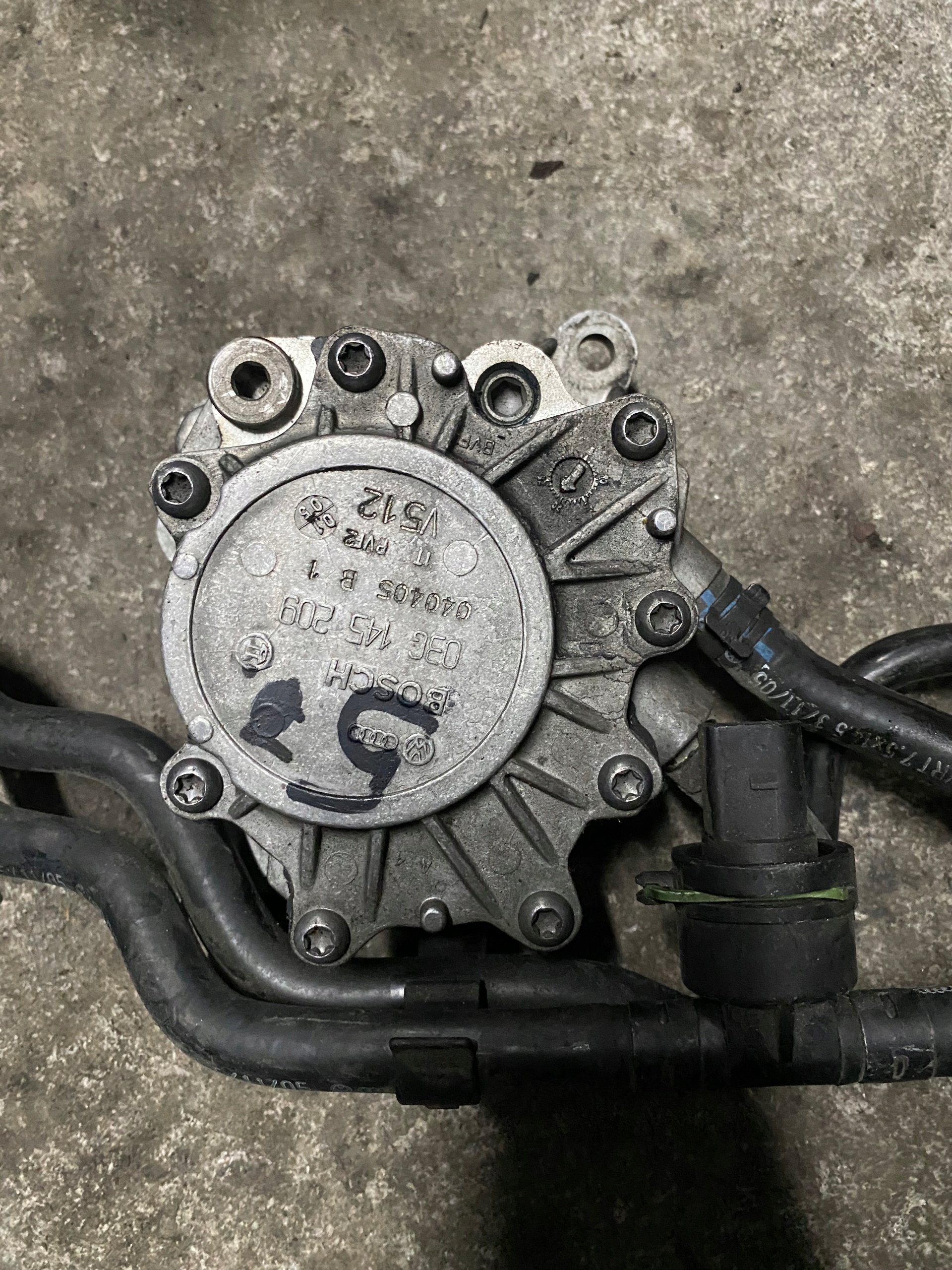 5 VW AUDI 2 0TDI POMPA VACUM 03G145209