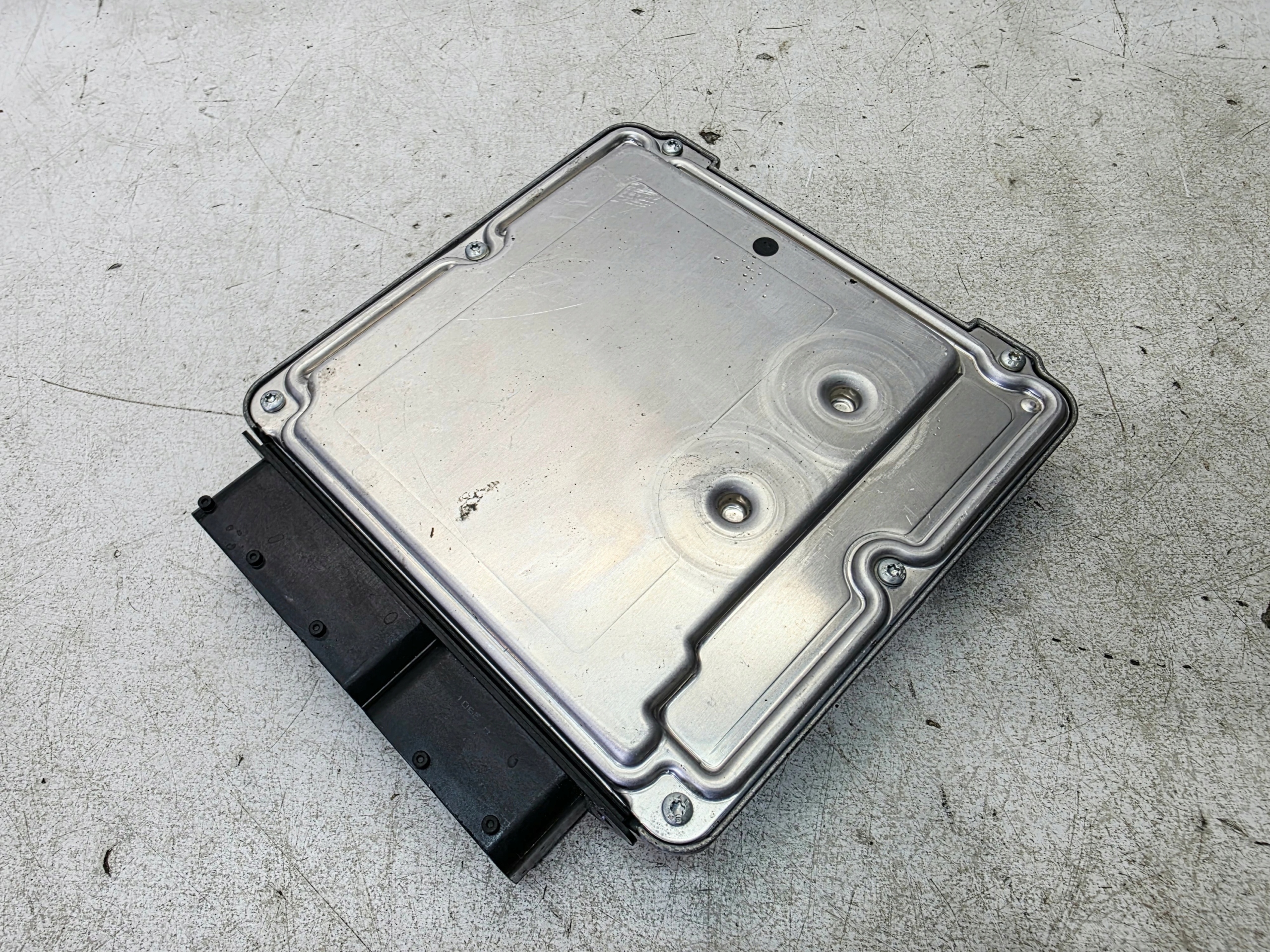 computer control unit of the engine AUDI A4 B7 3.0 TDI 8E0907401AJ 8E0910401K