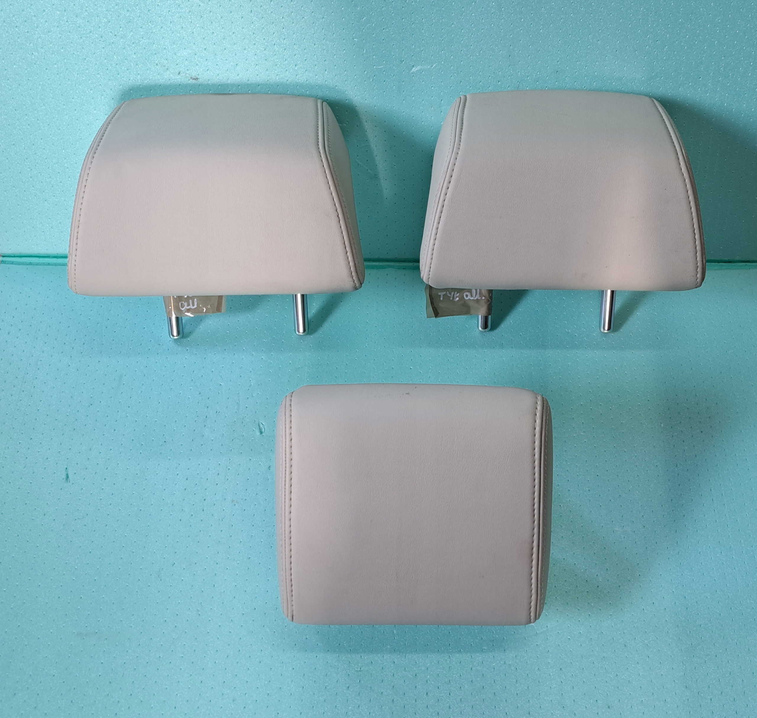 MAZDA 5 ІЗАГОЛОВКИ ЗАДНІ БЕЖЕВІ