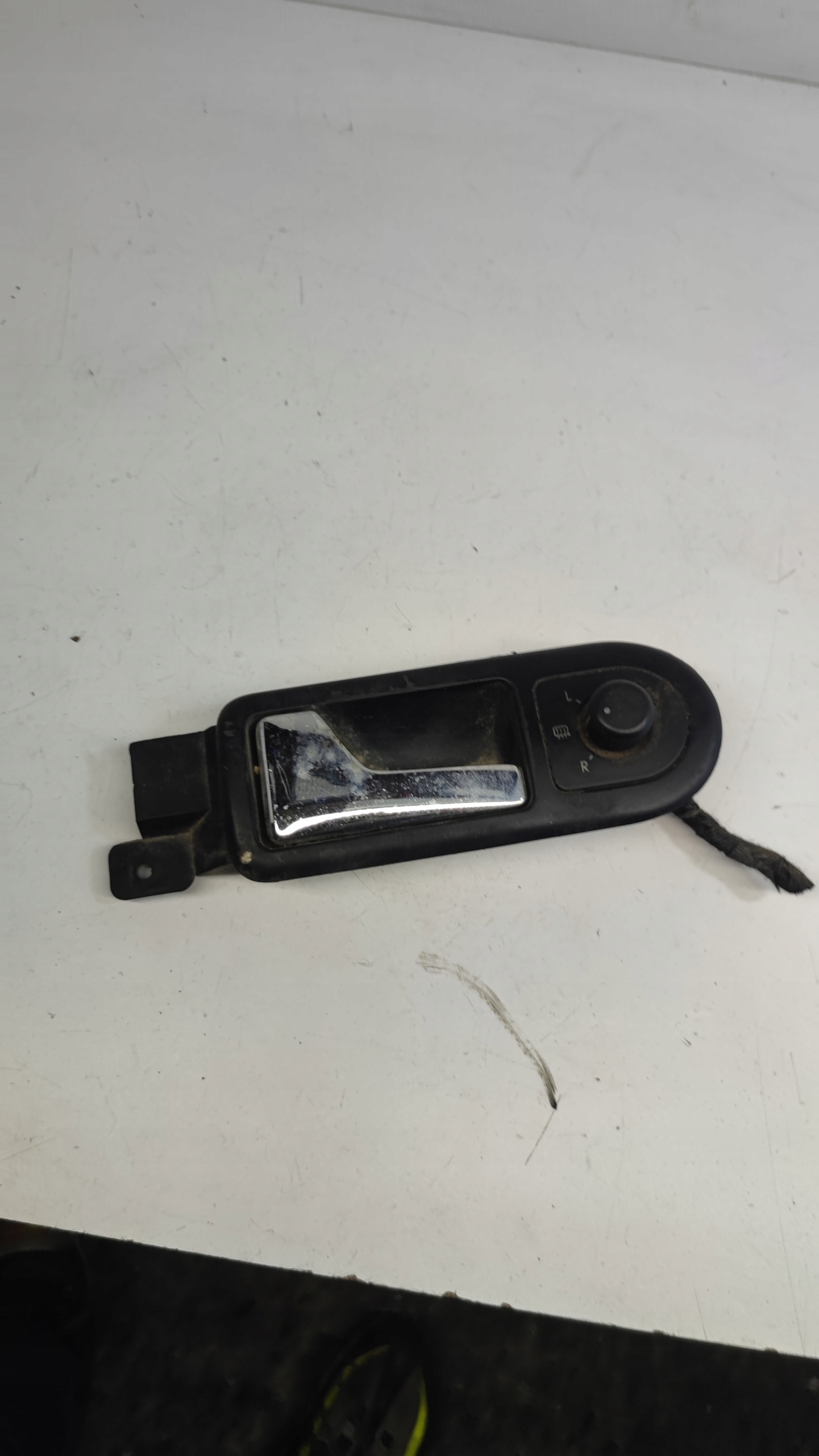 KLAMKA WEWNĘTRZNA LEWY PRZÓD VW GOLF IV 3B1837113