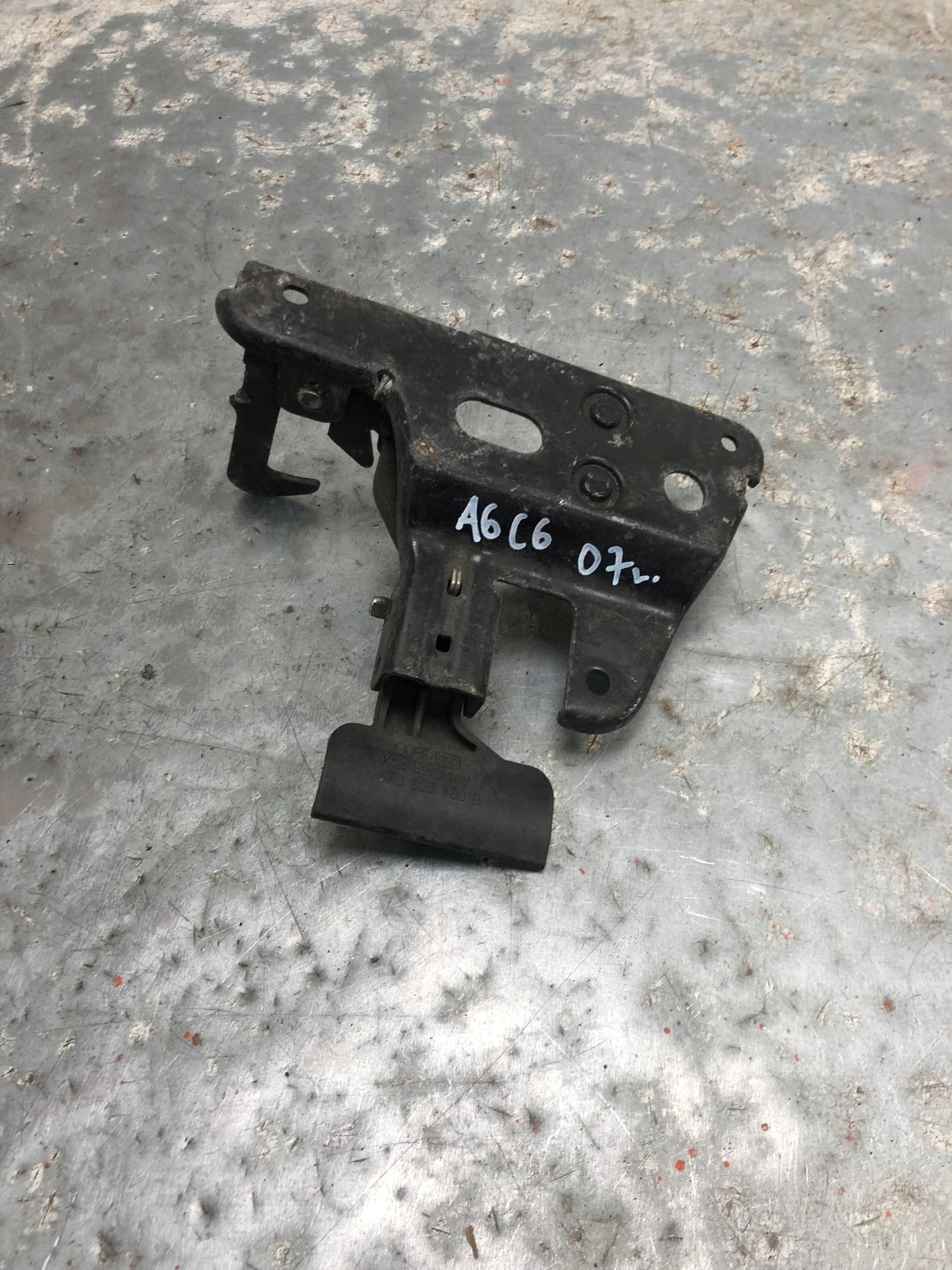 lock RYGIEL bonnets AUDI A6 C6 4F0823480B