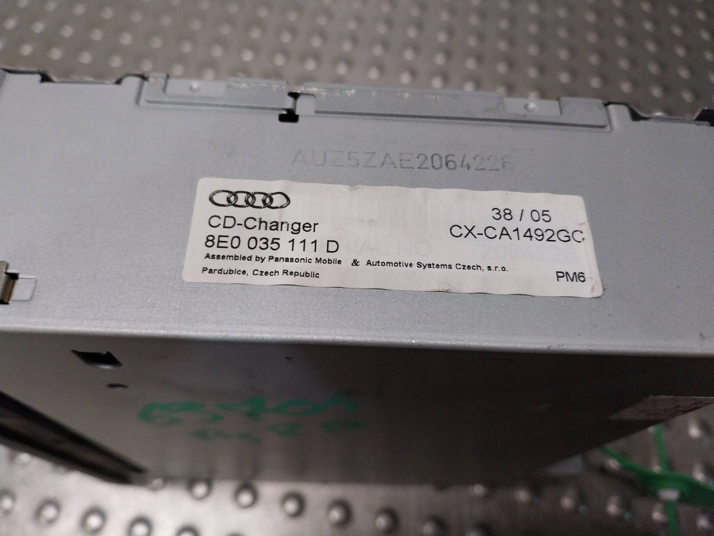 měnič čtečka disků CD 8E0035111D AUDI A4 B6 B7 A3 8P TT