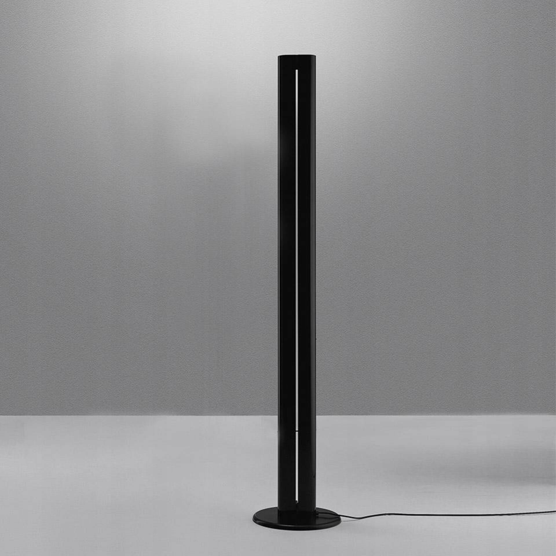 Artemide Megaron stojaca Led lampa čierna 3480lm 2700K stmievateľná