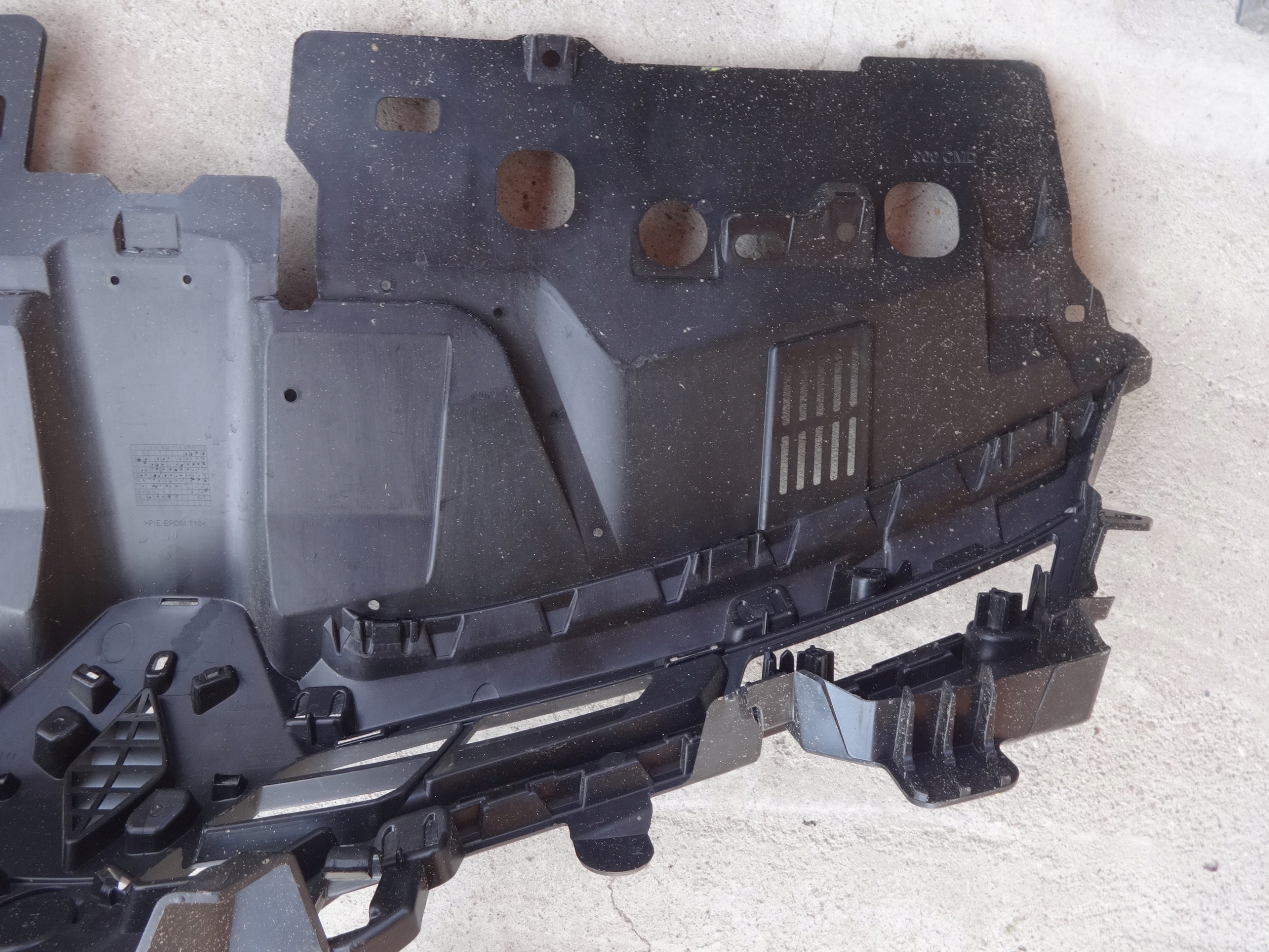 решетка радиатора renault CLIO IV 4 622563184R