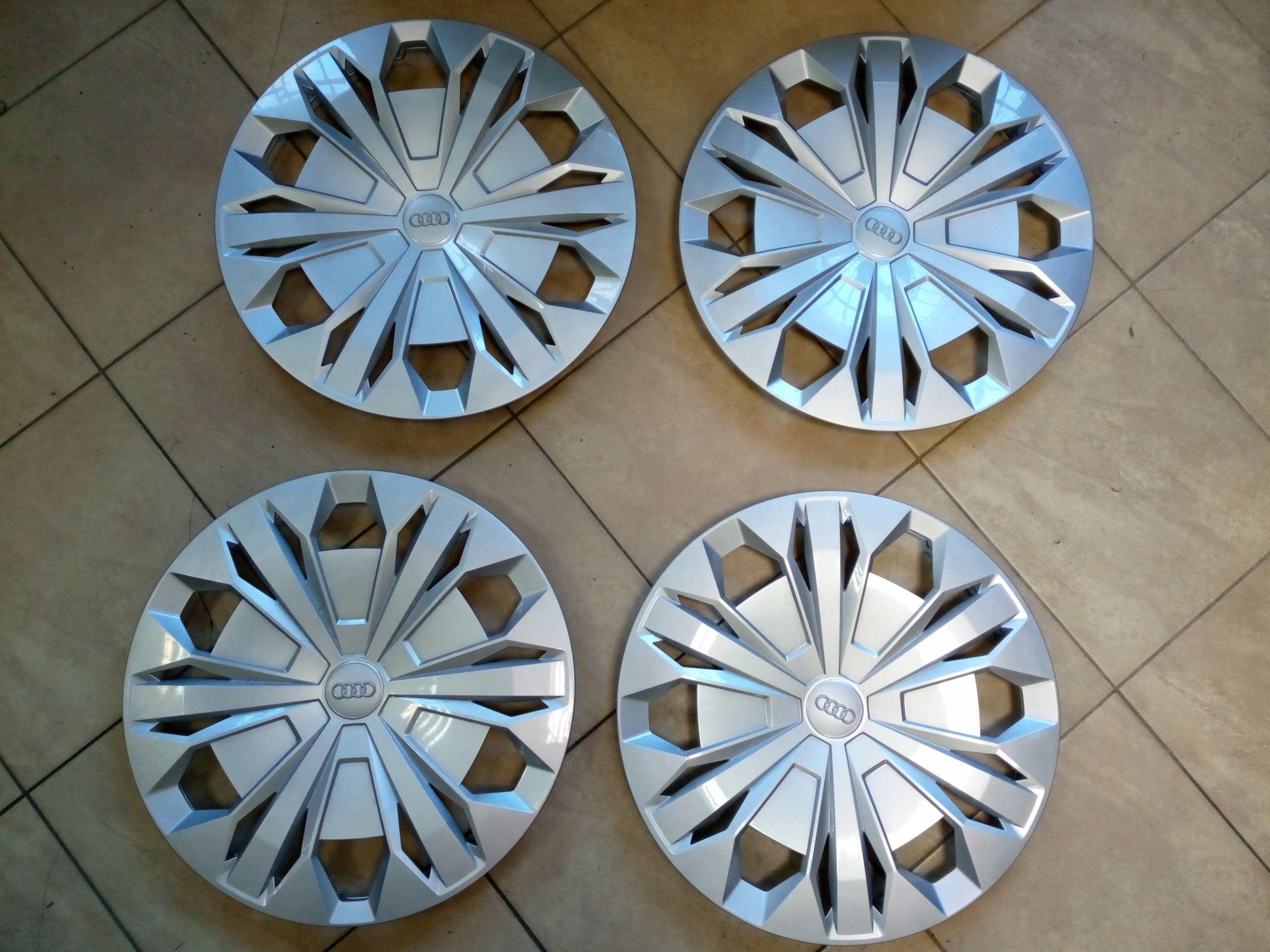 

Kołpak 17" Audi A3 Kpl Oryg.*