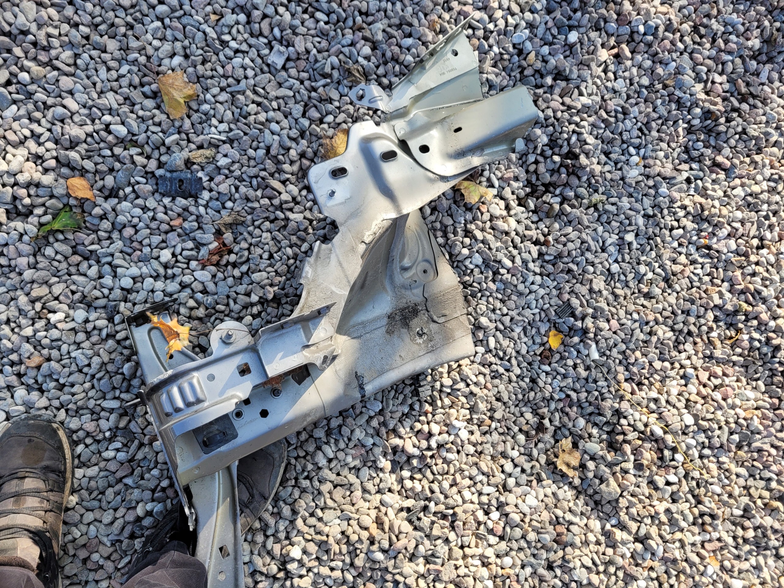 quarter left PEUGEOT 208 and