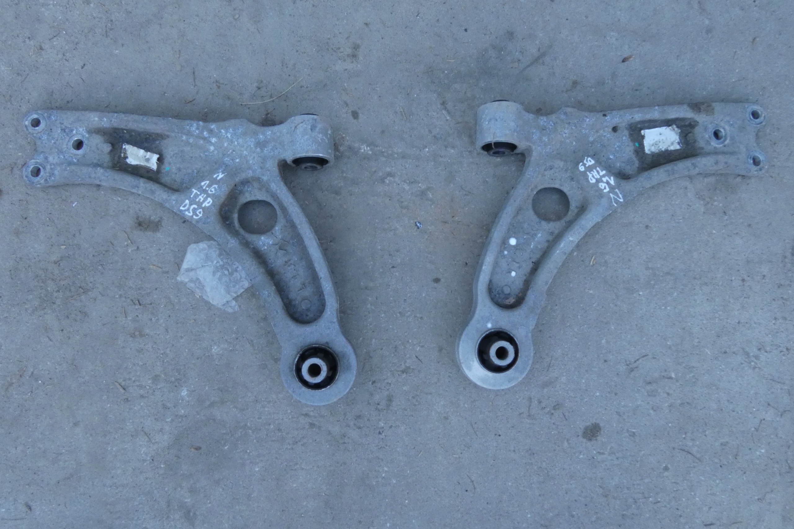 Citroen DS9 arm front front left 20r.