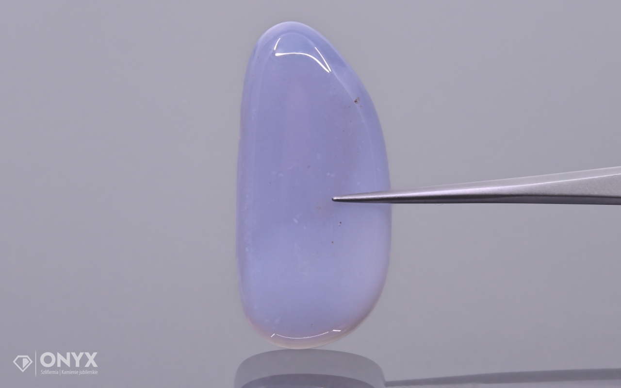 Chalcedon modrá konvexní nepravidelná destička 37,5x18 mm