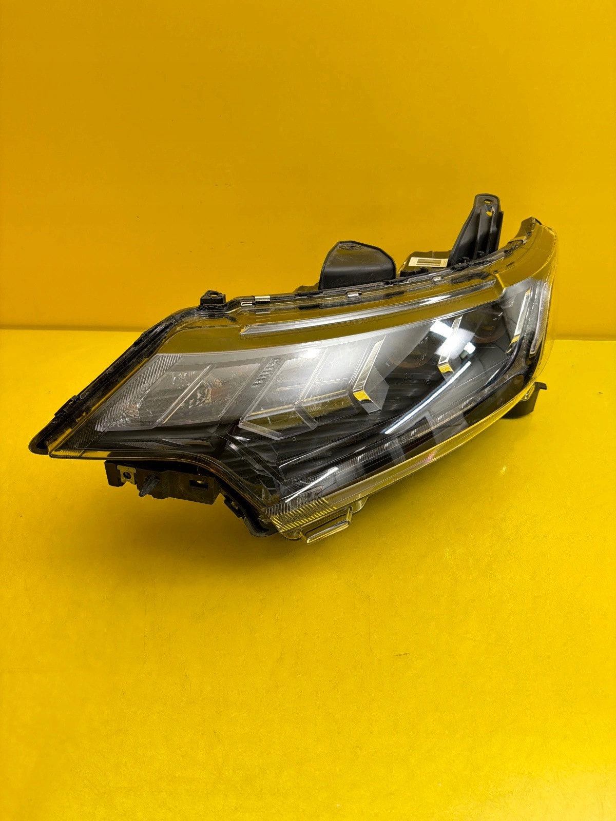 light left Mitsubishi Outlander III Lift 2018- Full Led 8301D3-31