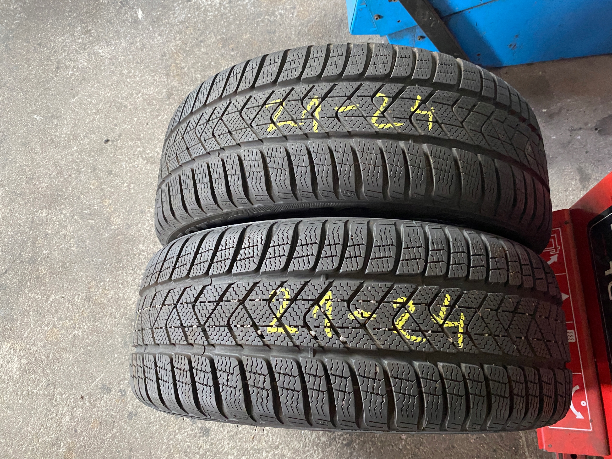 2 tyres winter 225/45R18 95V Pirelli Winter Sottozero 3 RUN FLAT 7mm