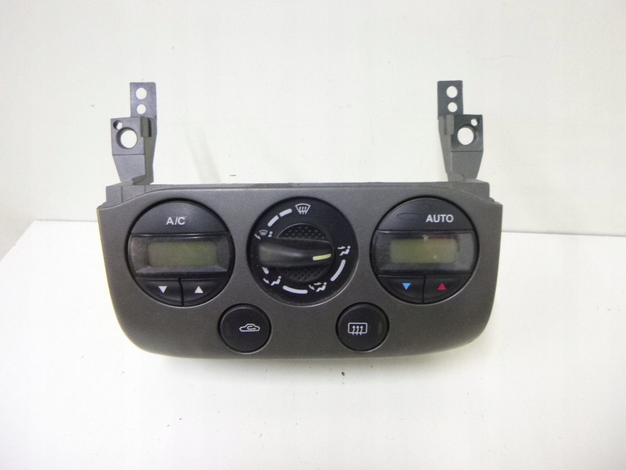 UNITE COMMANDE CLIMA BOUCHES BUSES NISSAN PRIMERA P11 LIFT