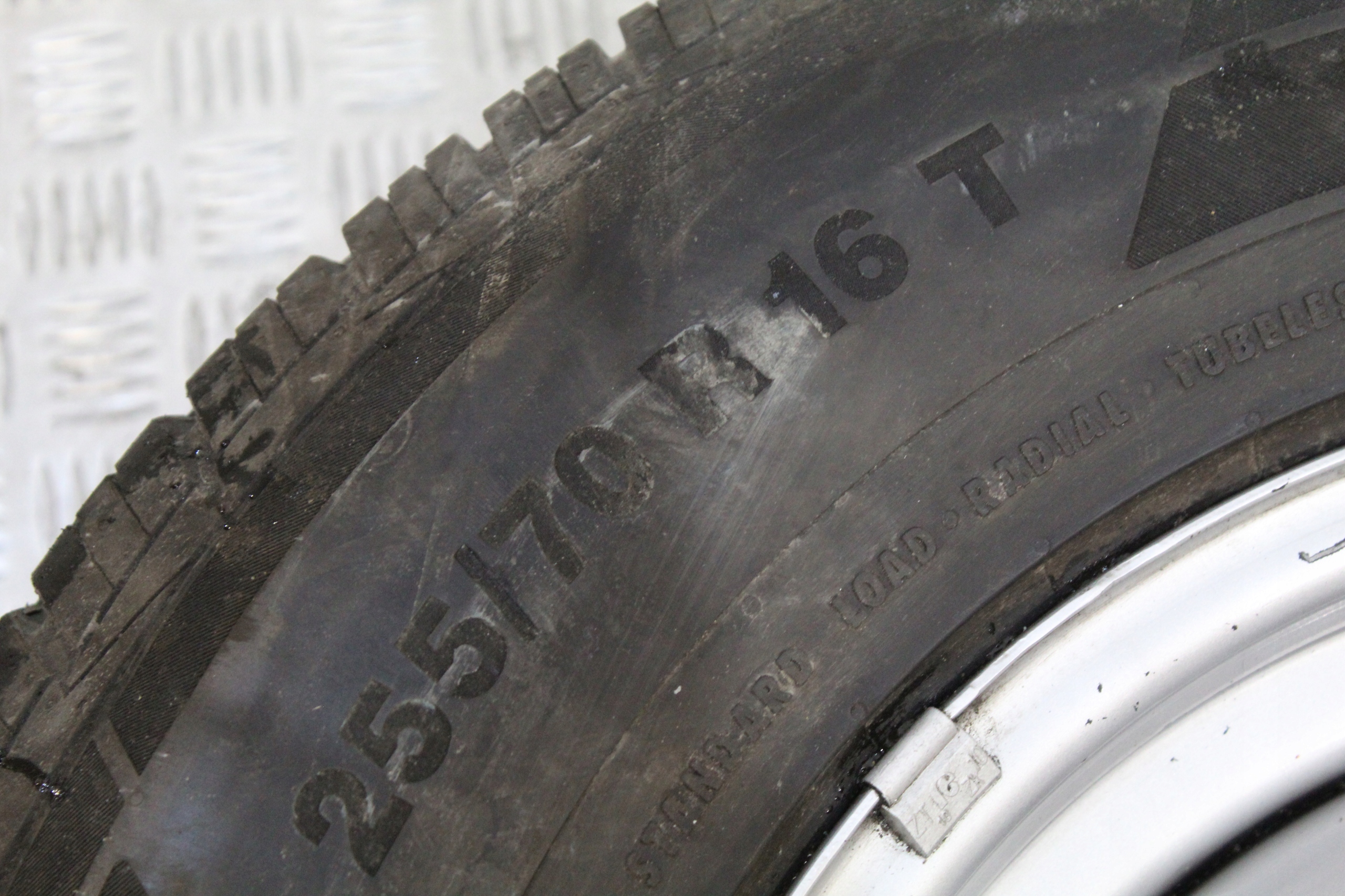 wheels discs metal tyres 255/60 R16 ALASKAN