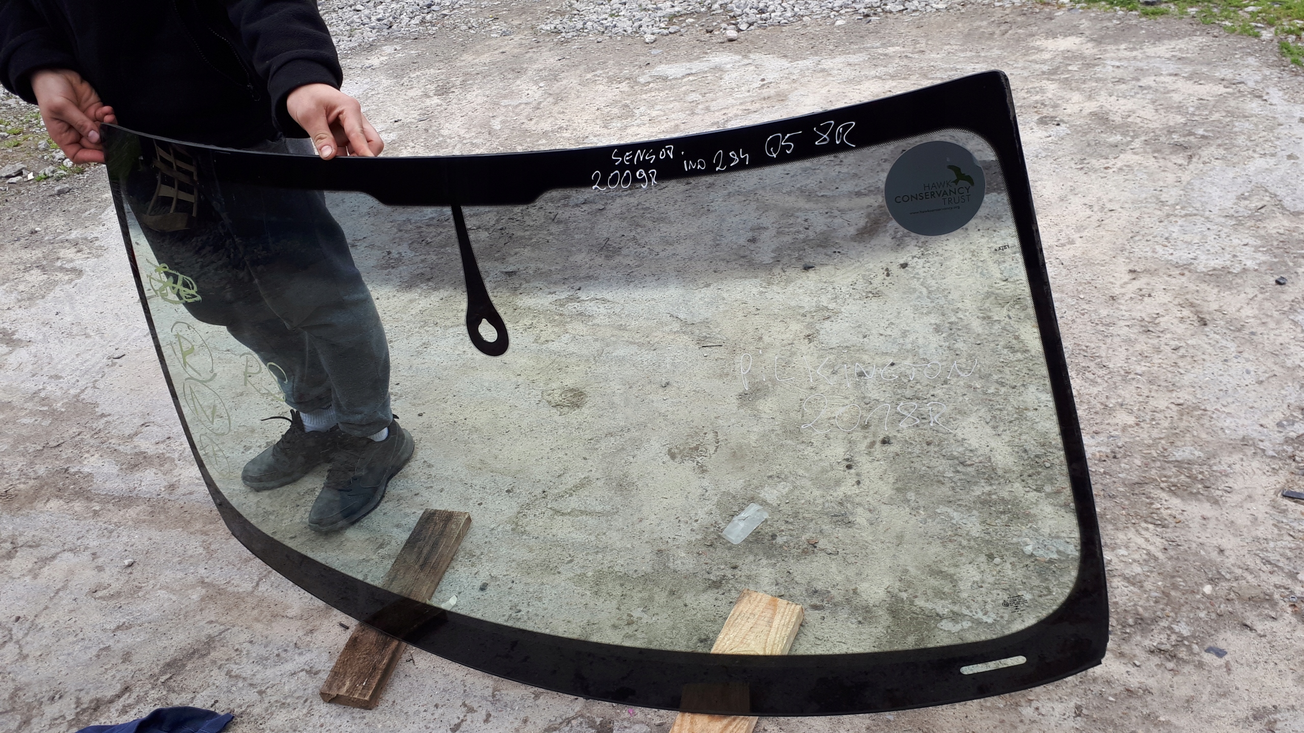 Q5r Q5 СКЛО ВІТРОВЕ ПІЛКІНГТОН Z8r ПІД ДАТЧИК