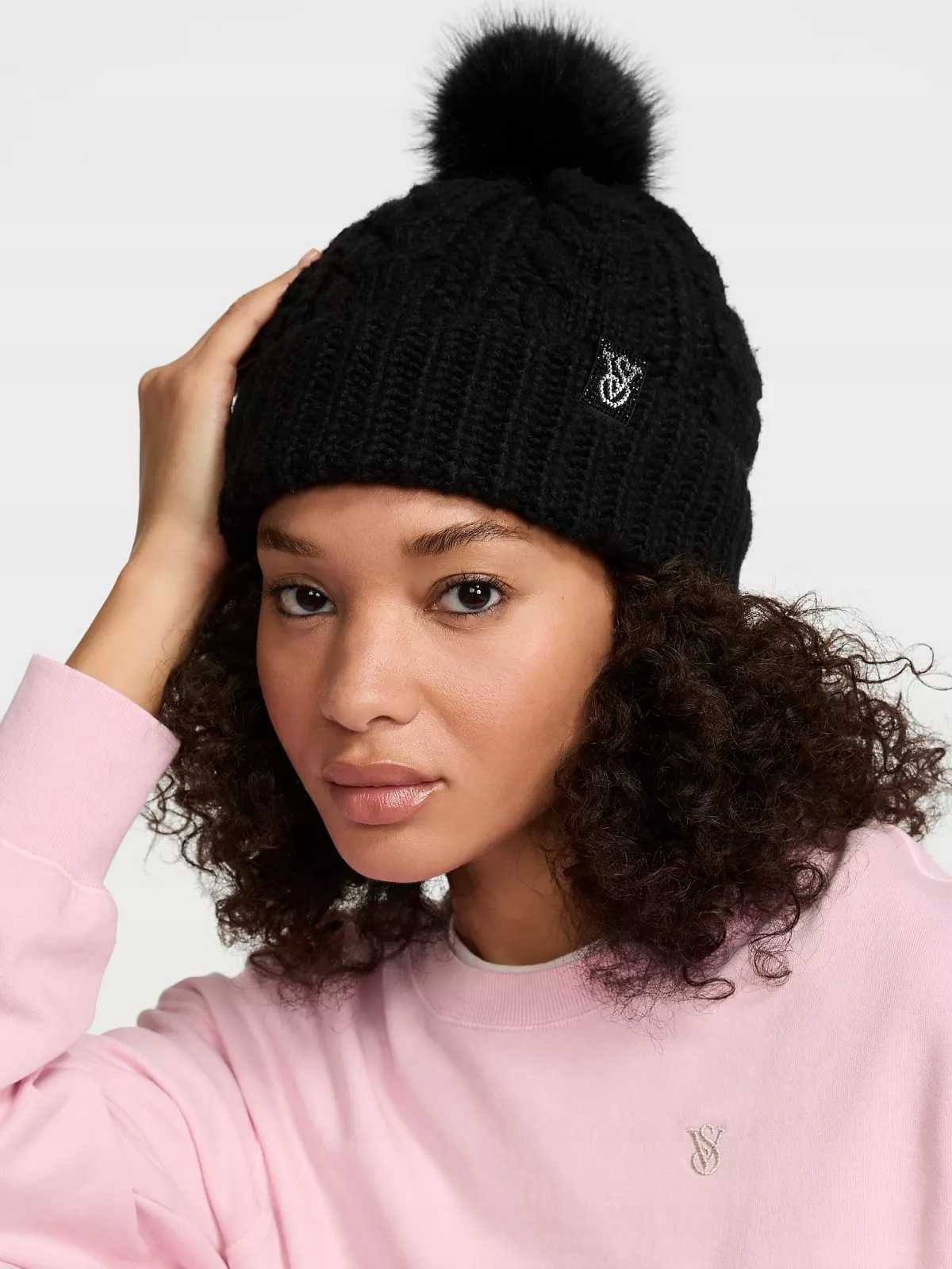 Victoria's Secret dámská zimní čepice Cozy Cable-Knit Pom černá univerzální