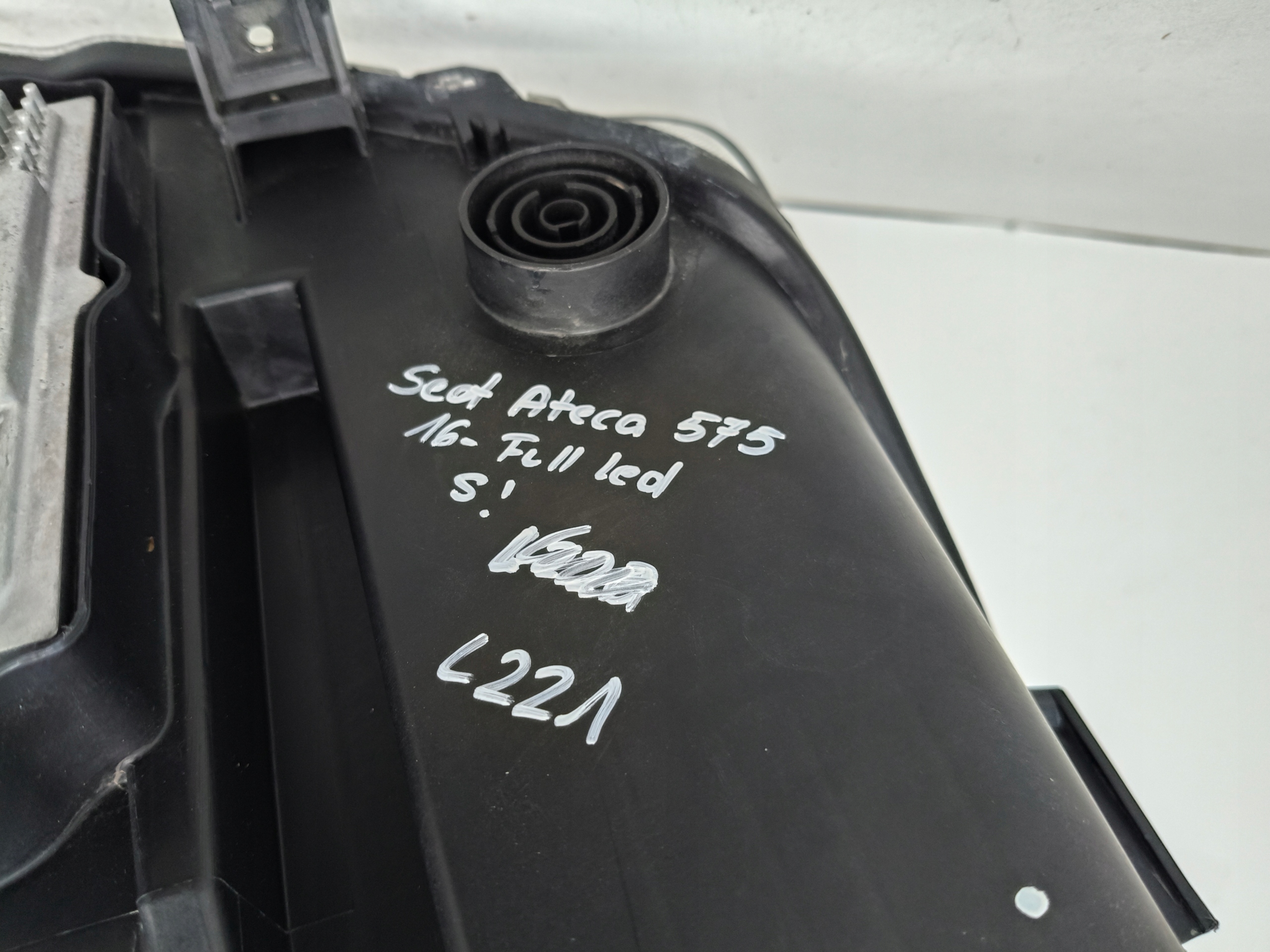 light left REFLEKTOR SEAT ATECA 575 16- FULL LED