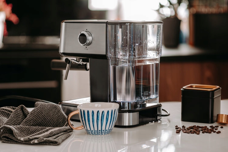 EKSPRES CIŚNIENIOWY KOLBOWY 15bar 850W AROMA 450 Rodzaje kawy mielona