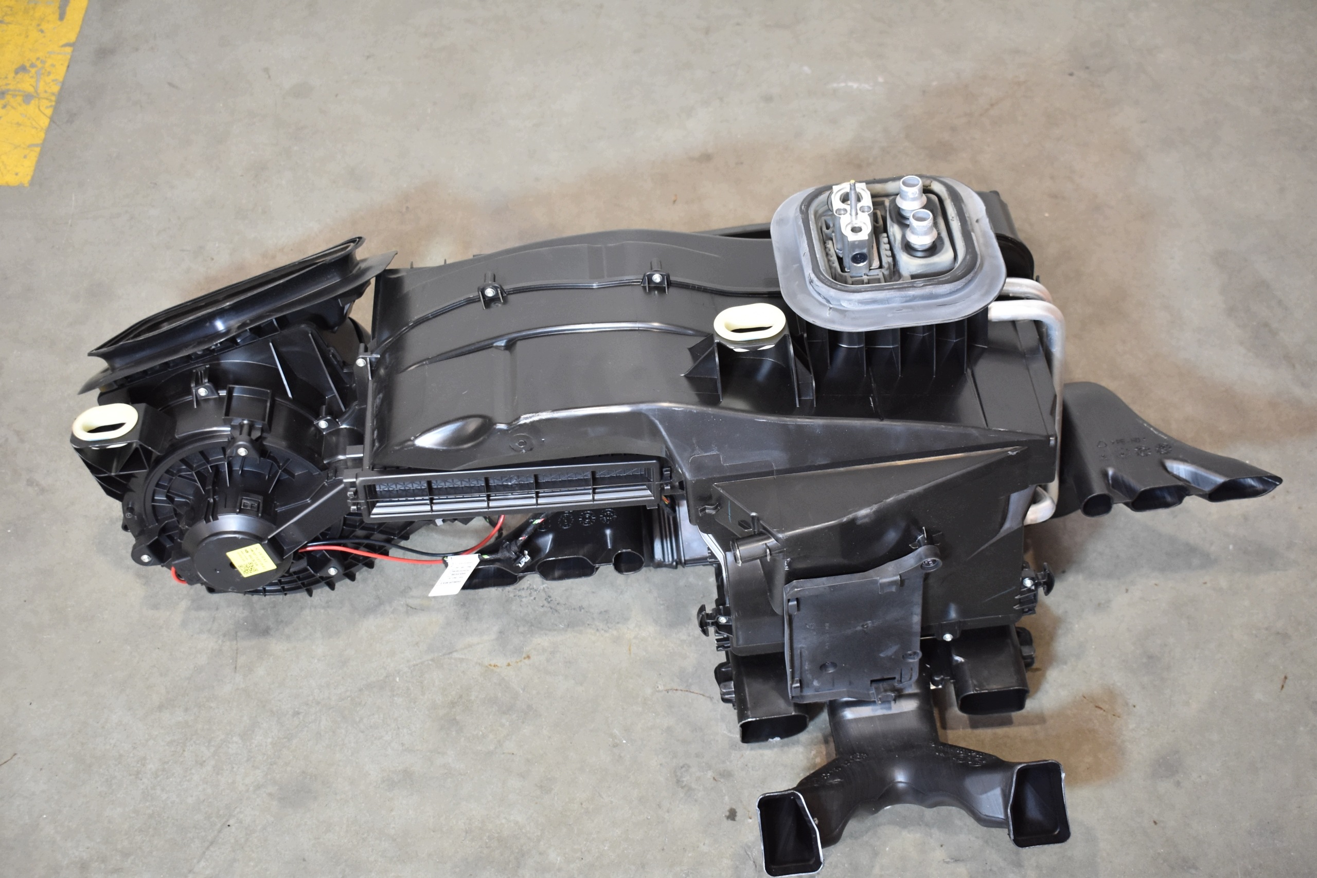 IDEALNA heater MERCEDES GLB X247 1