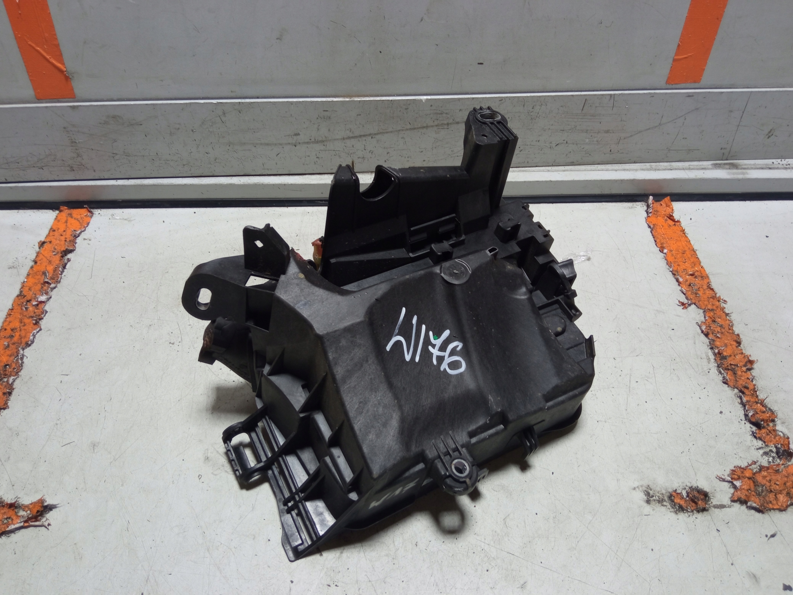 MERCEDES W176 LIFT PUSZKA SKRZYNKA BEZPIECZNIKÓW Typ samochodu Samochody osobowe