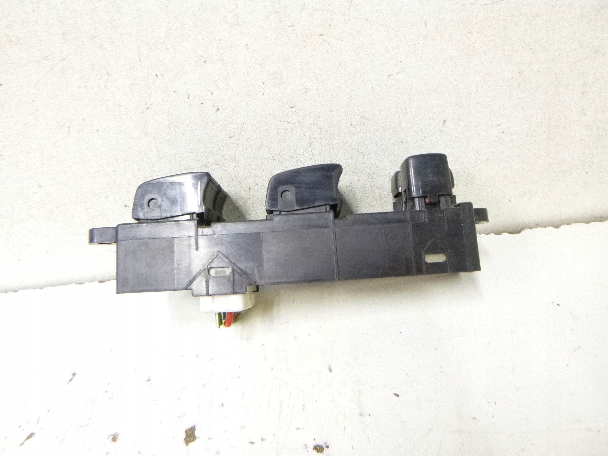 switch panel of the window left Nissan Almera N16 Lift