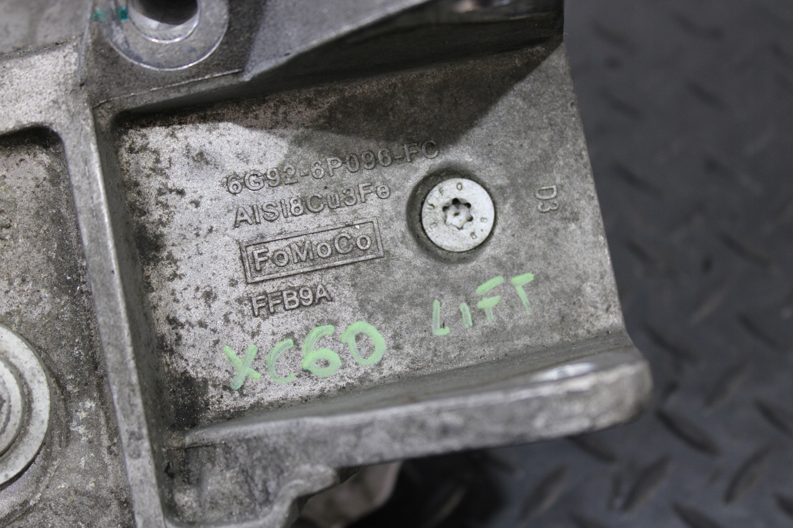 engine mount VOLVO XC60 LIFT 8G9N-6F012-BB