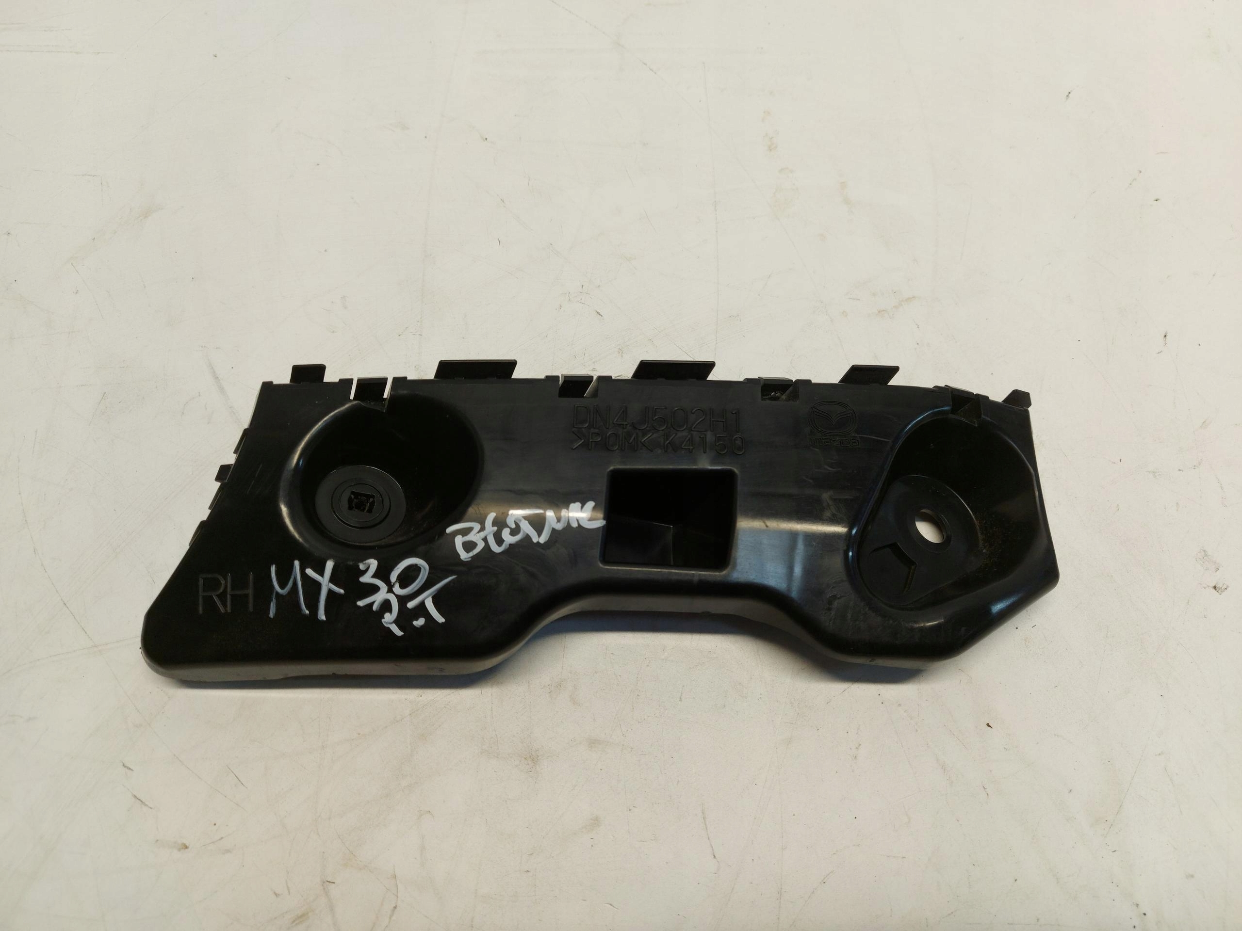 Mazda MX-30 EL Poignée Support plaque Support Aile Droite Arrière d4n4j502h1