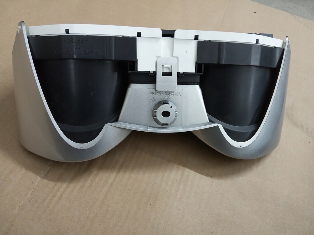 FORD Fiesta MK7 08-12r. . - спидометр часы