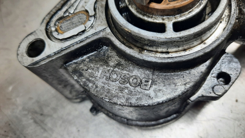 насос вакум D156-2B 2904T volvo V50 1.6