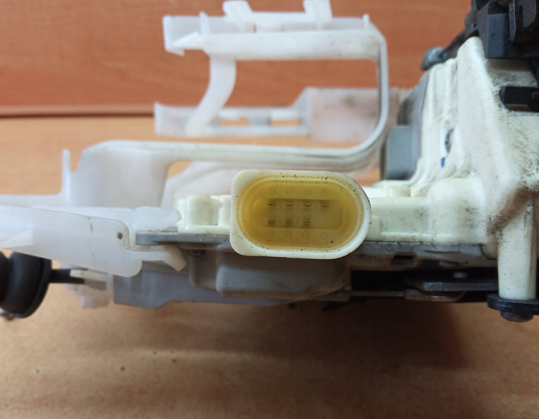 ZAMEK DRZWI LEWY PRZÓD VW PASSAT B7 7 PIN Typ samochodu Samochody osobowe