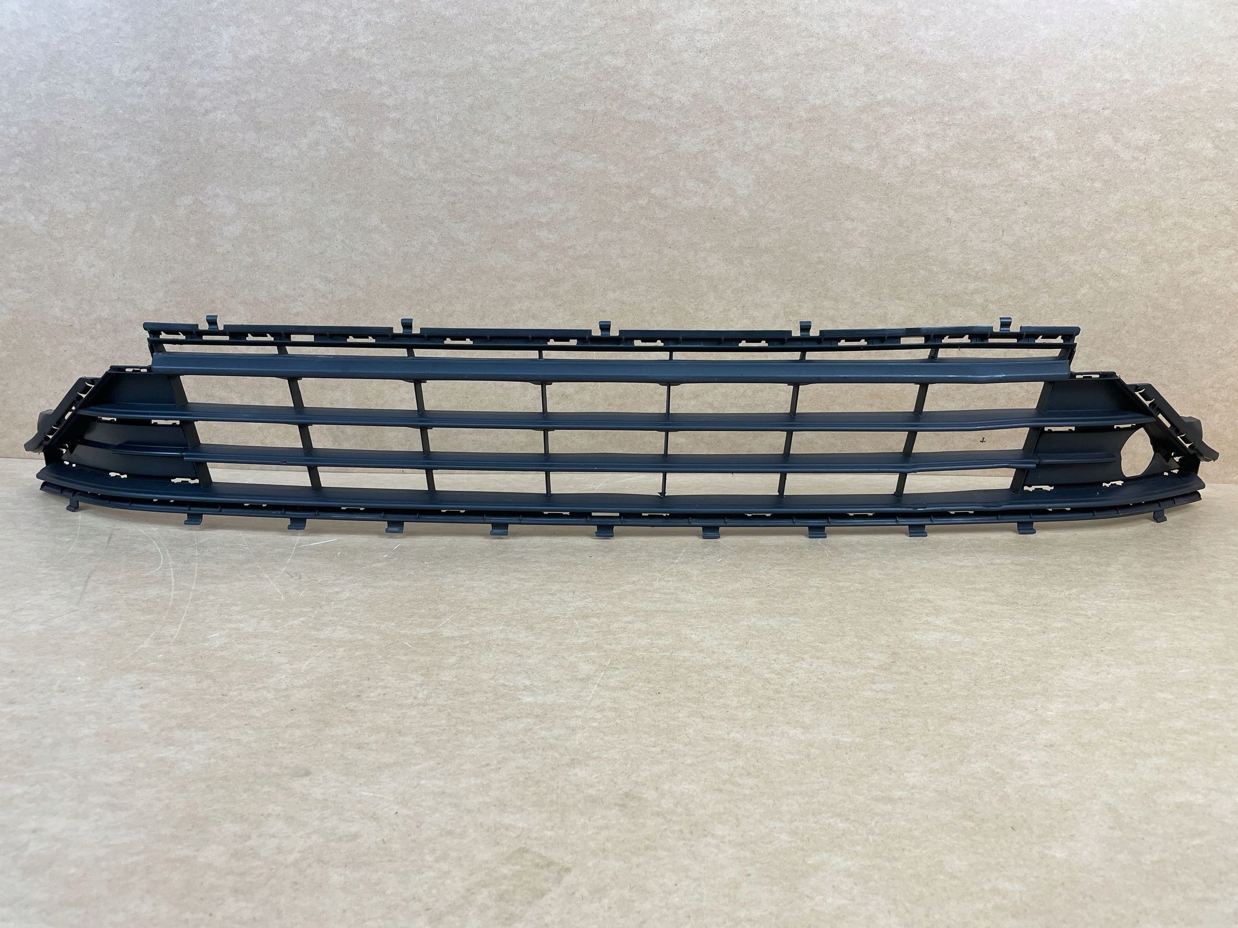 grid grille central of a bumper front VW GOLF VII 7 5G LIFT 2016-2019