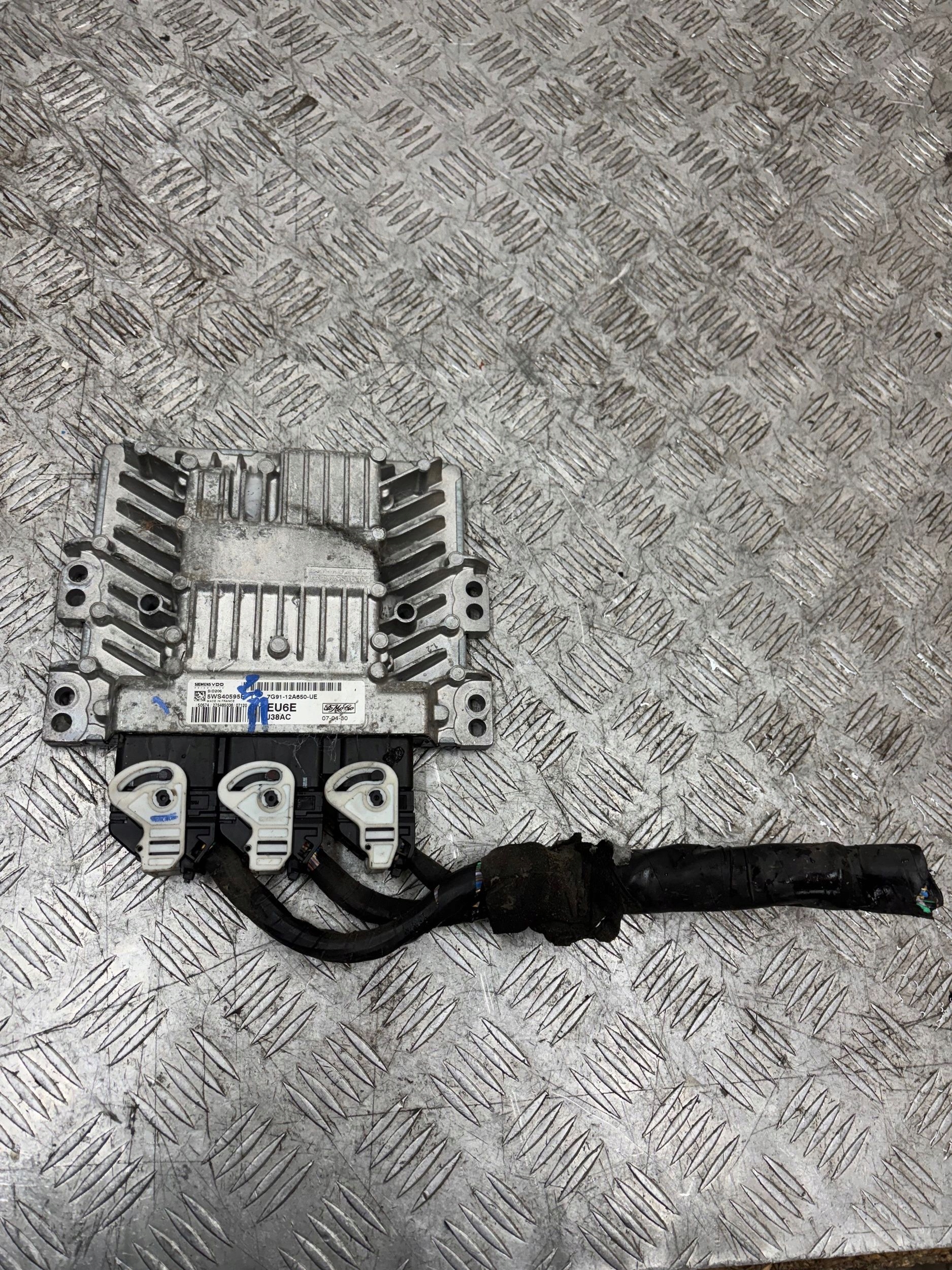 control unit of the engine computer FORD MONDEO MK4 2.0 TDCI 7G91-12A650-UE