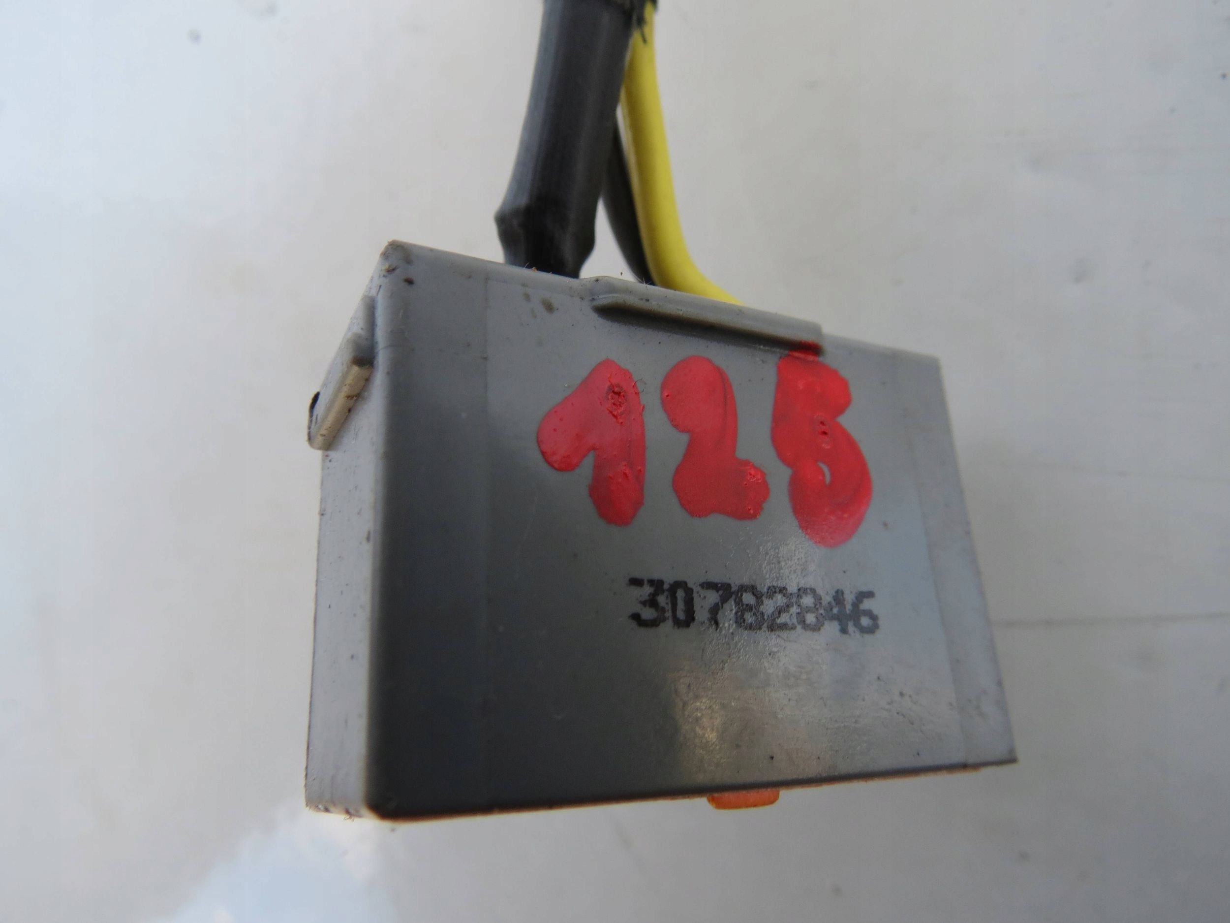 wiring AUX VOLVO XC90 and 30782846