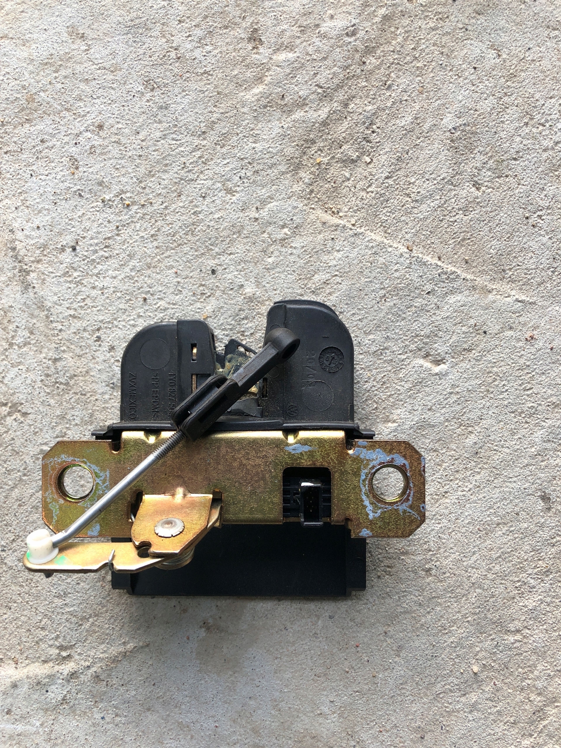 НОВЫЙ ЖУК КАБРИОЛЕТ ЗАМОК ЗАДНЯЯ КРЫШКА 1Y0827505