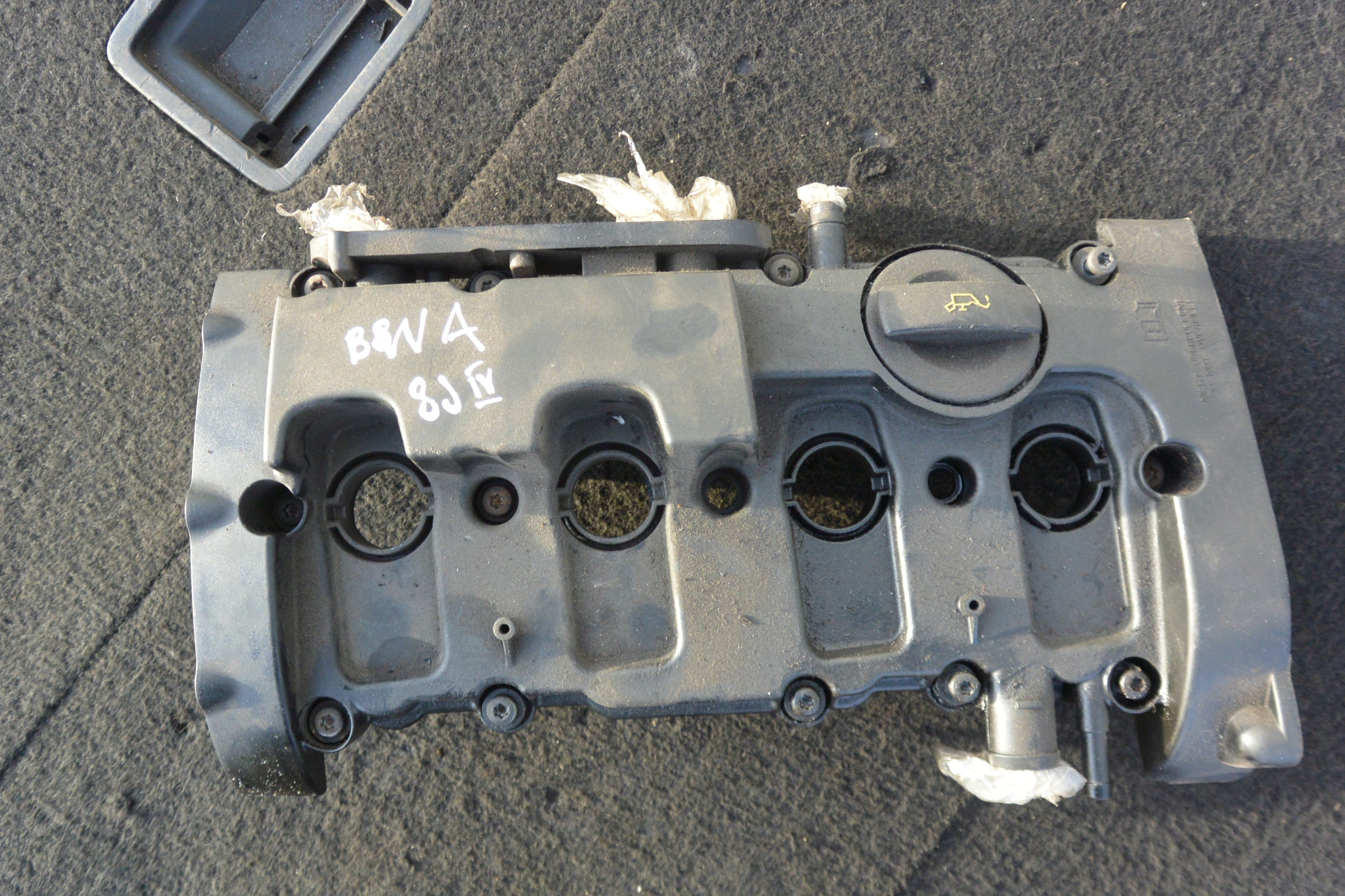 ABDECKUNG DER VENTILE DES MOTORS 2.0 TSI TFSI AUDI TT 8J
