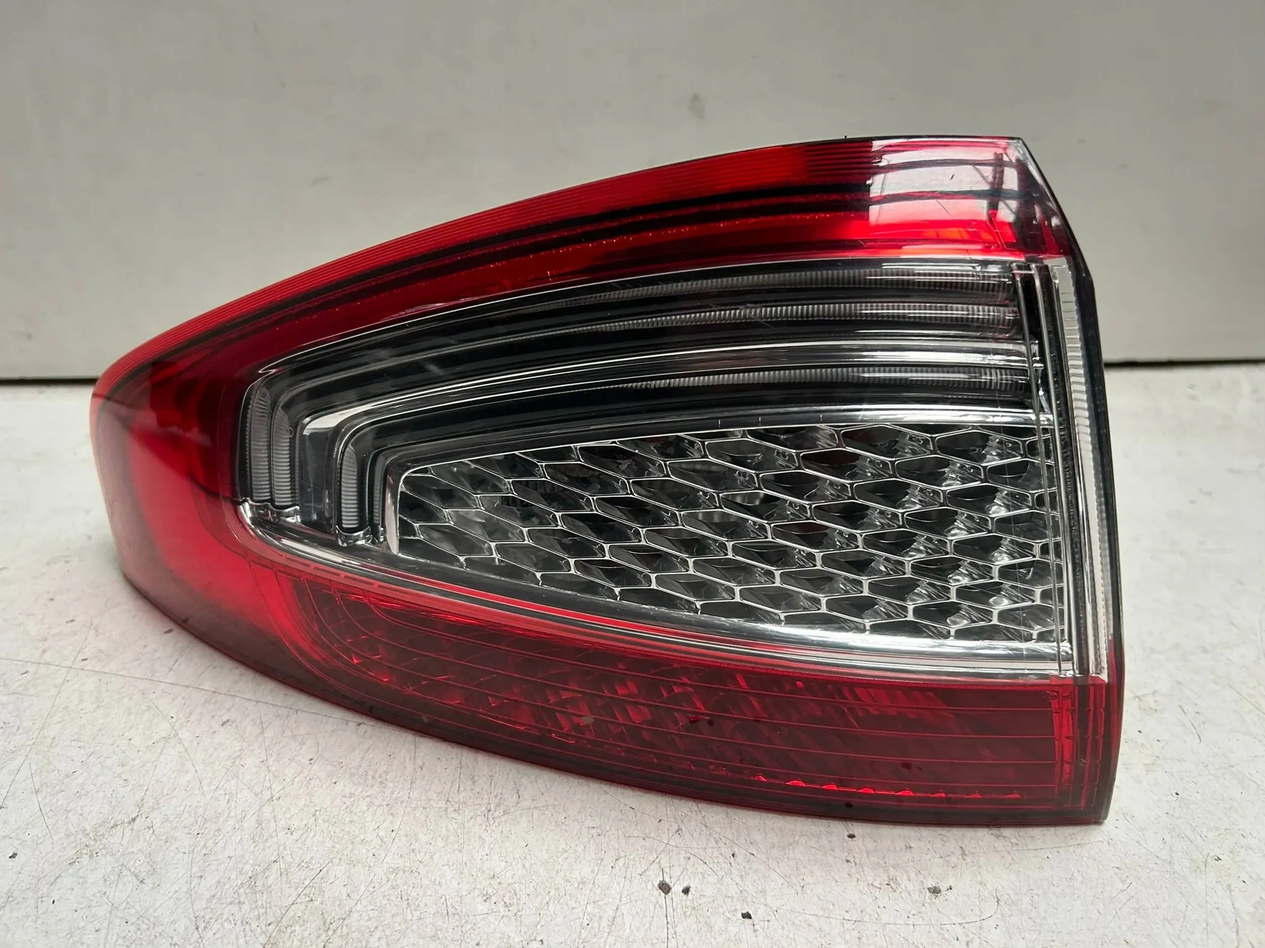 Lampa tył lewy Ford Mondeo MK IV lift