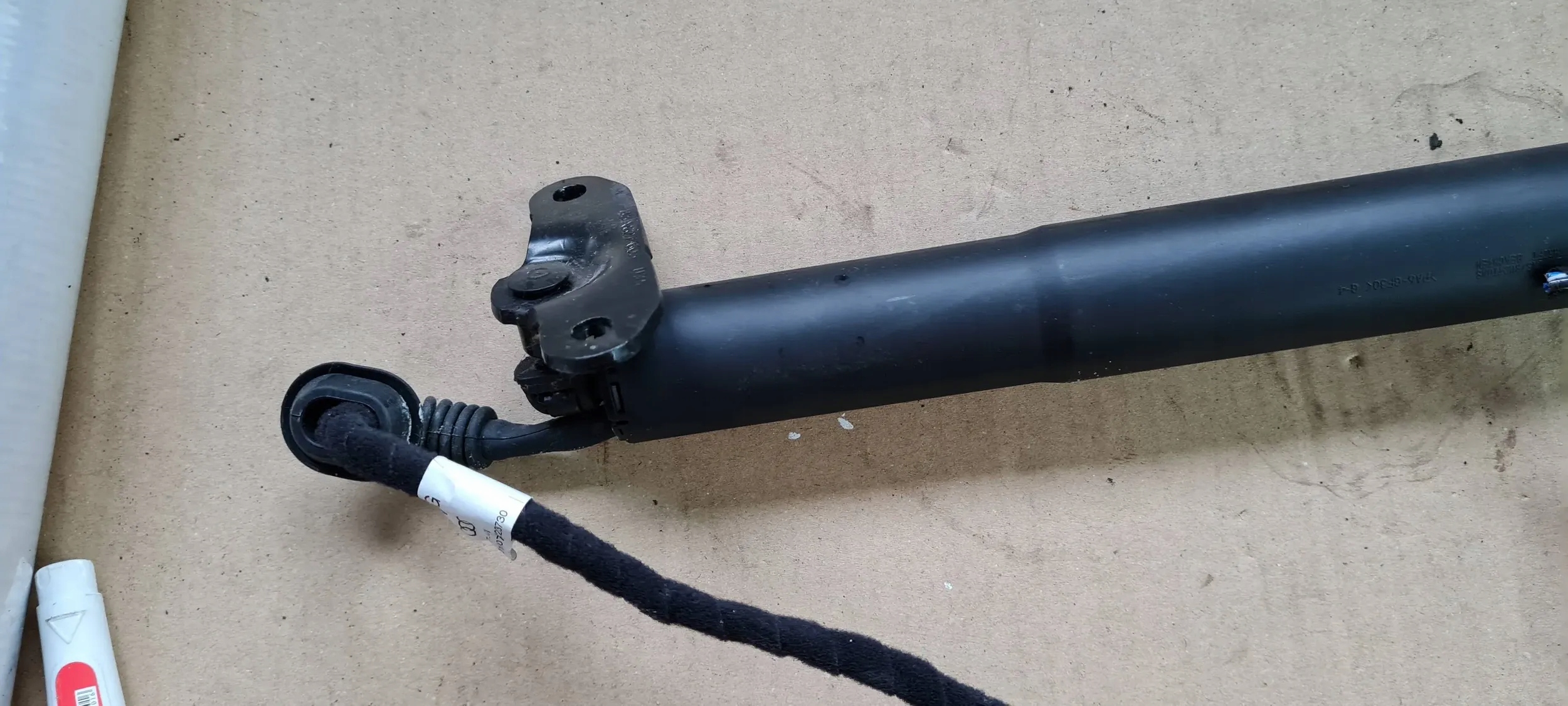 Q3 83A damper bonnet boot electrical left right rear part 83A827851A