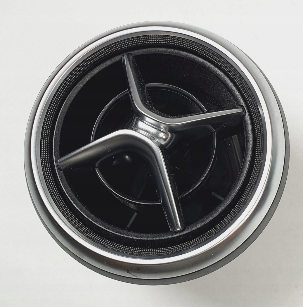Вентиляционная решетка MERCEDES W176 A1768300754