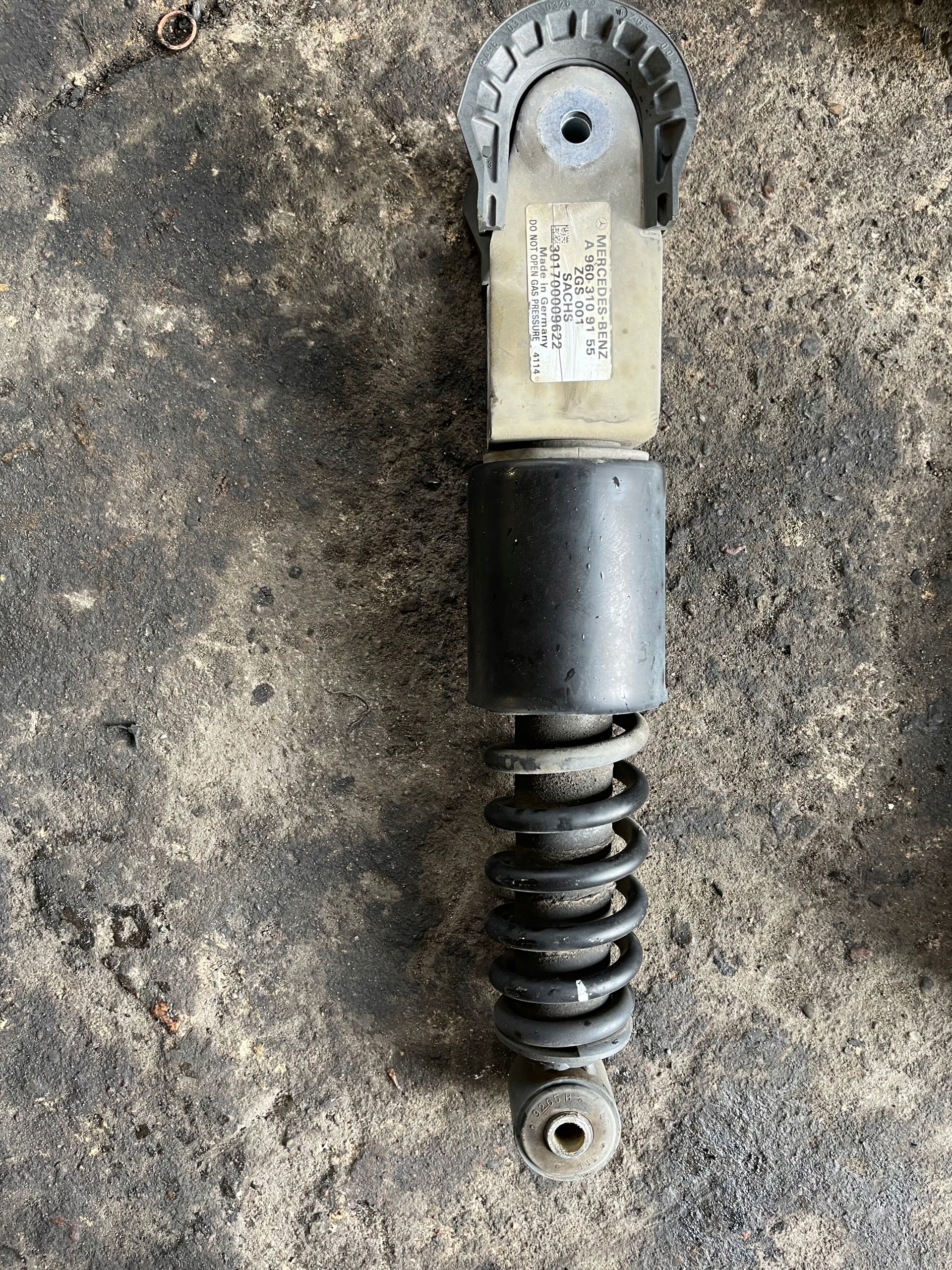 A9603109155 - Mercedes actros MP4 задний амортизатор кабины