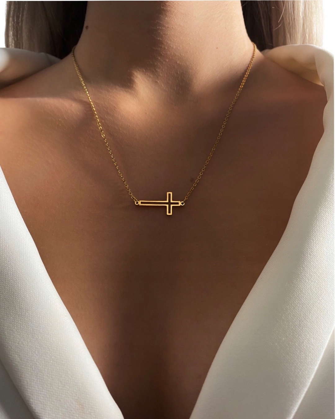

Złoty naszyjnik Krzyż stal chirurgiczna łańcuszek