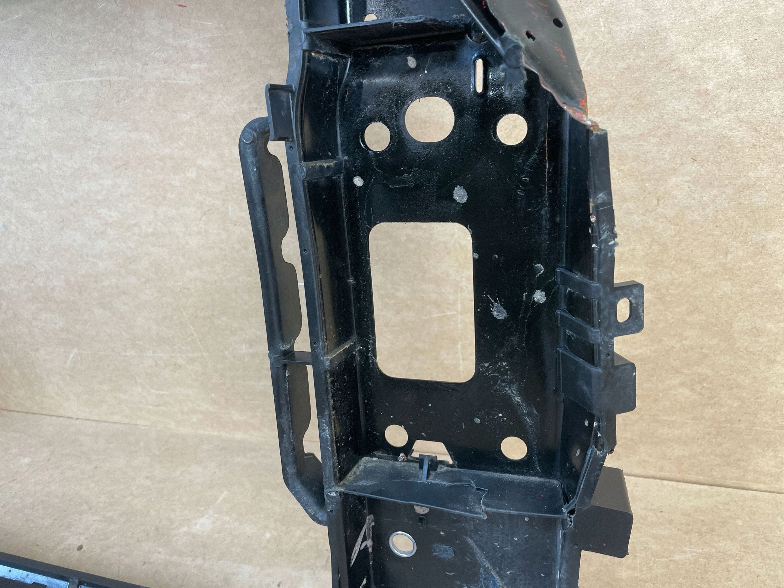 support panel for radiators pillar iron SSANGYONG KGM TIVOLI II LIFT 2023