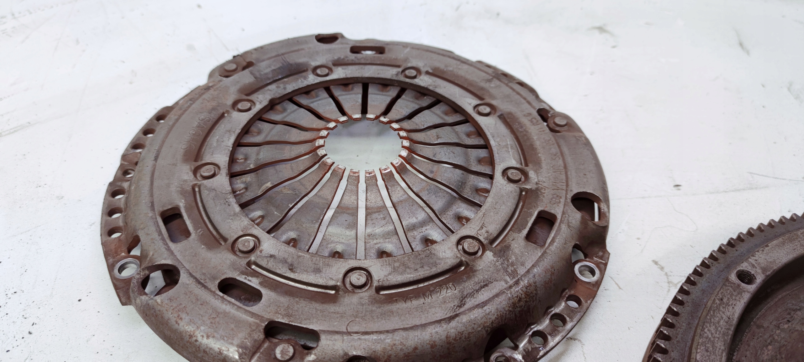 EMBRAYAGE DISQUE DE PRESSION AUDI VW 1.4 TFSI 03C105273K