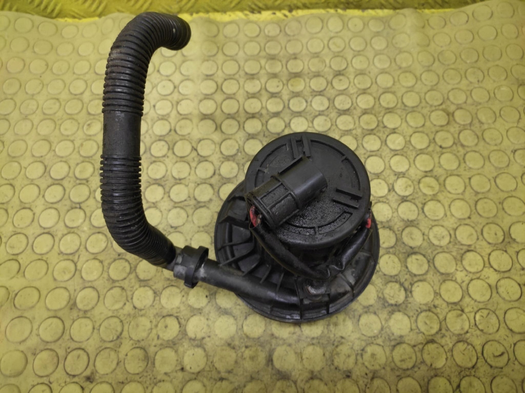 BMW E46 1.8 pump air WTORNEGO 72812922